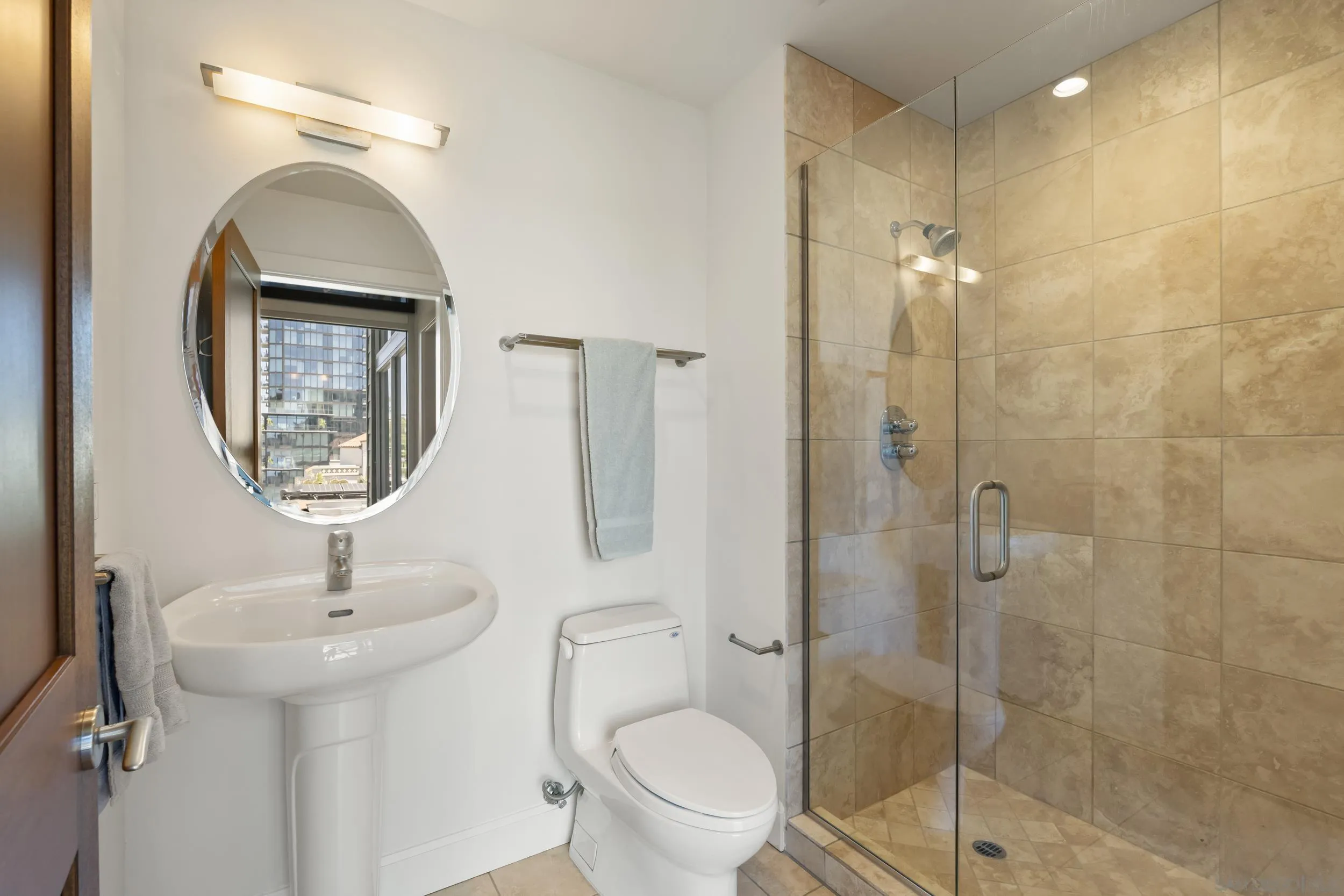 https://cdn.realtyfeed.com/cdn/127/260015152/cb6e8a73d49b3e3d214a5c8fe2b54caa.webp