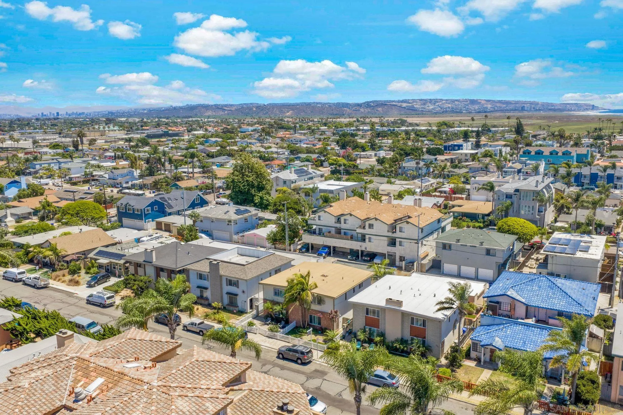 https://cdn.realtyfeed.com/cdn/127/260015153/fd2be5f600854f870ff48398a54844a7.webp