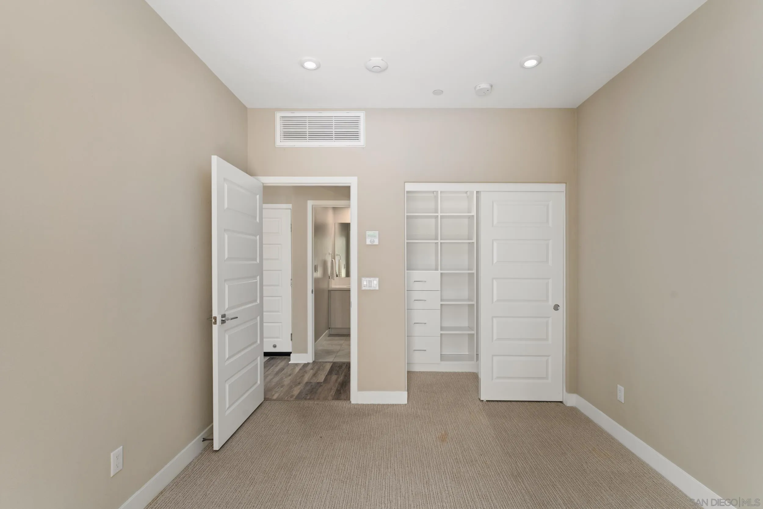 Photo #23: 260015156 Listing: Photo #23