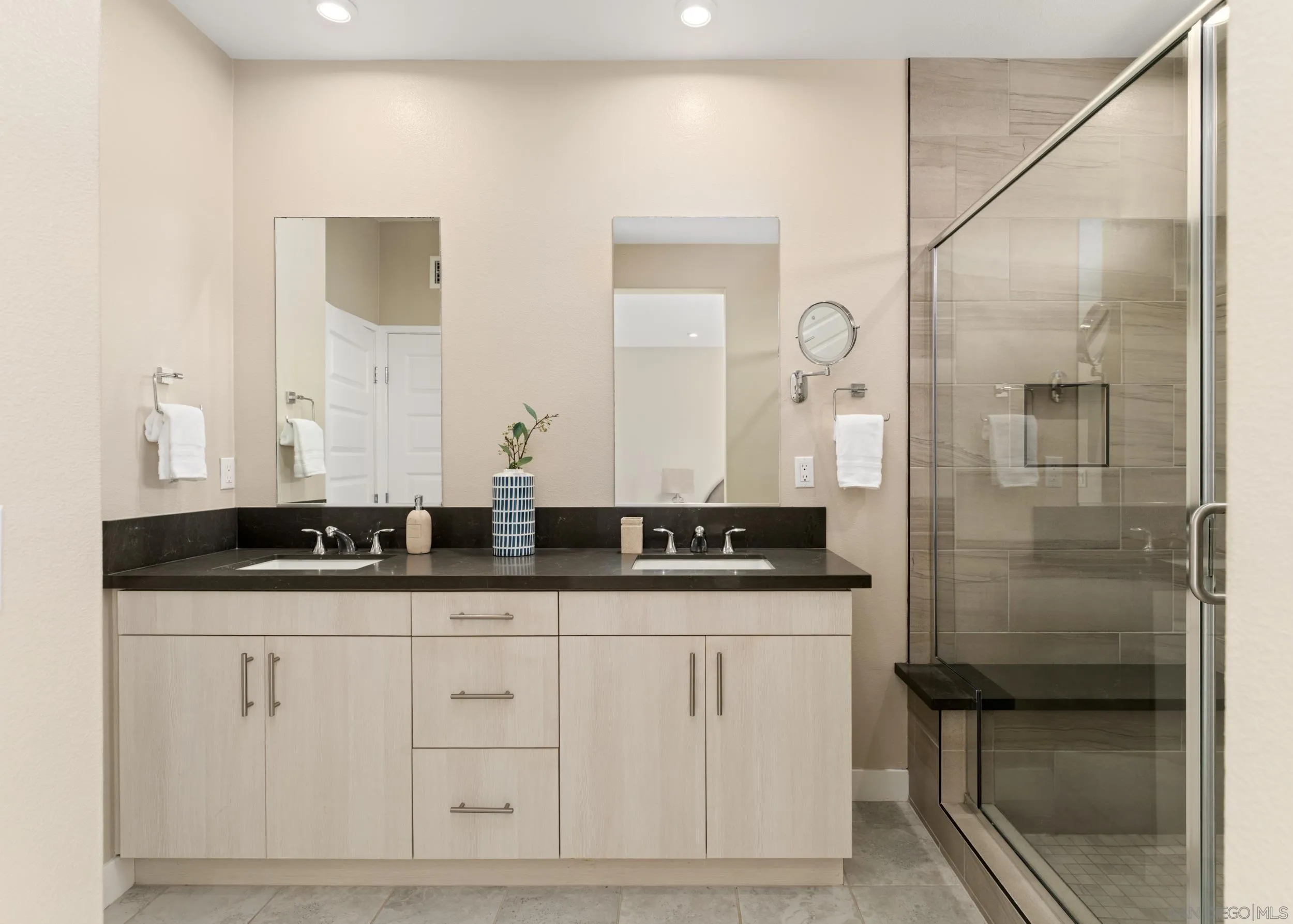 Photo #15: 260015156 Listing: Photo #15