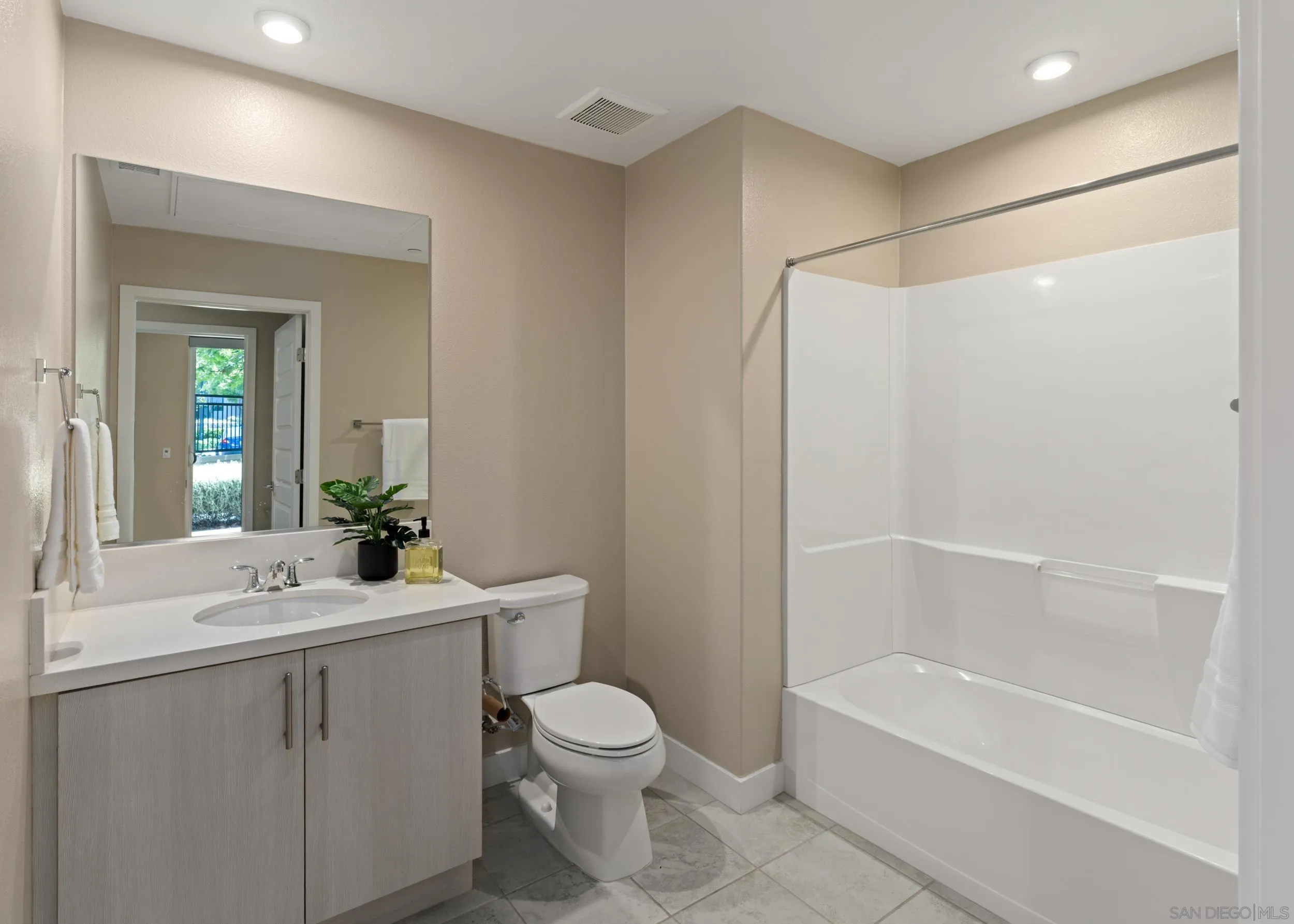 Photo #24: 260015156 Listing: Photo #24