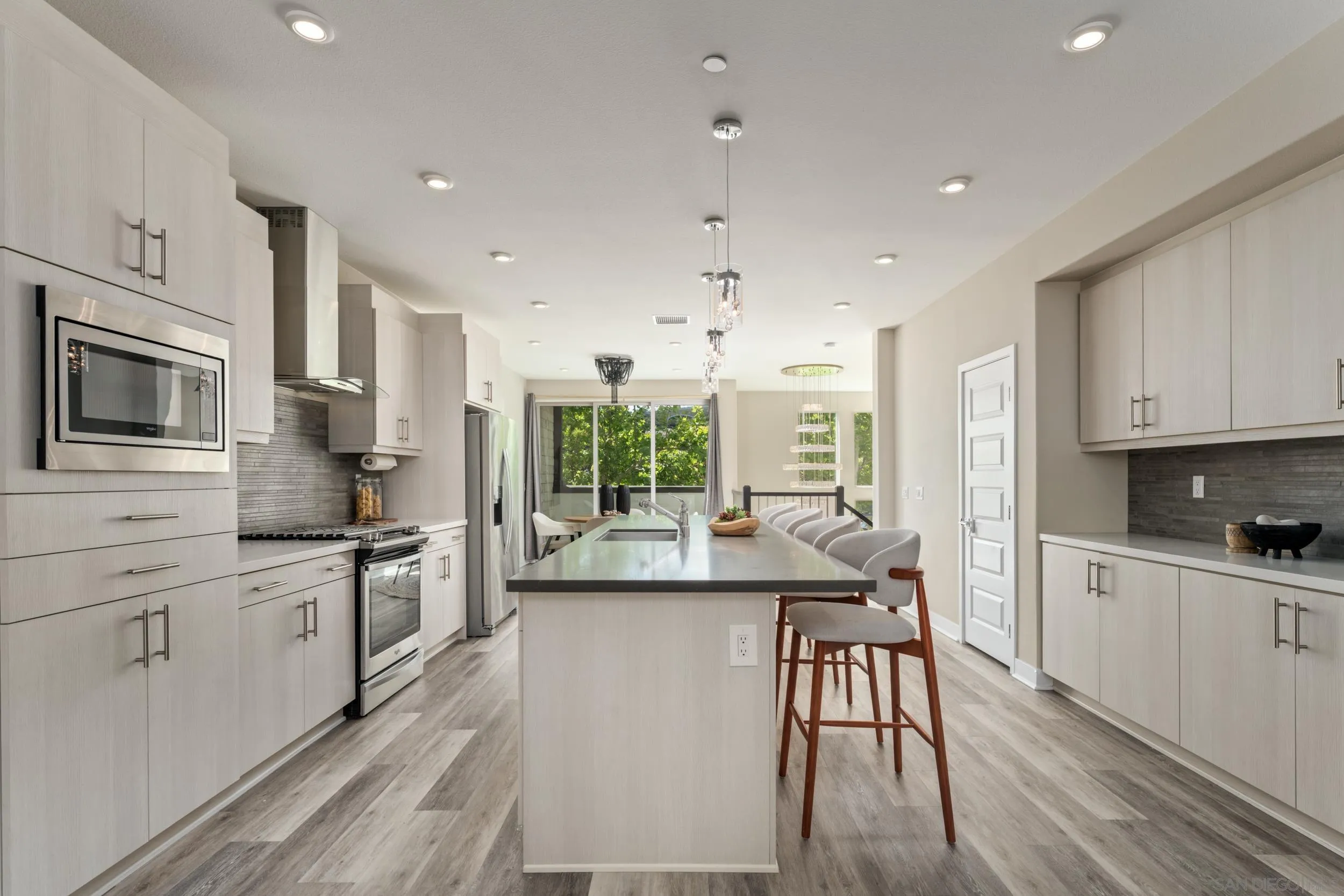 Photo #7: 260015156 Listing: Photo #7