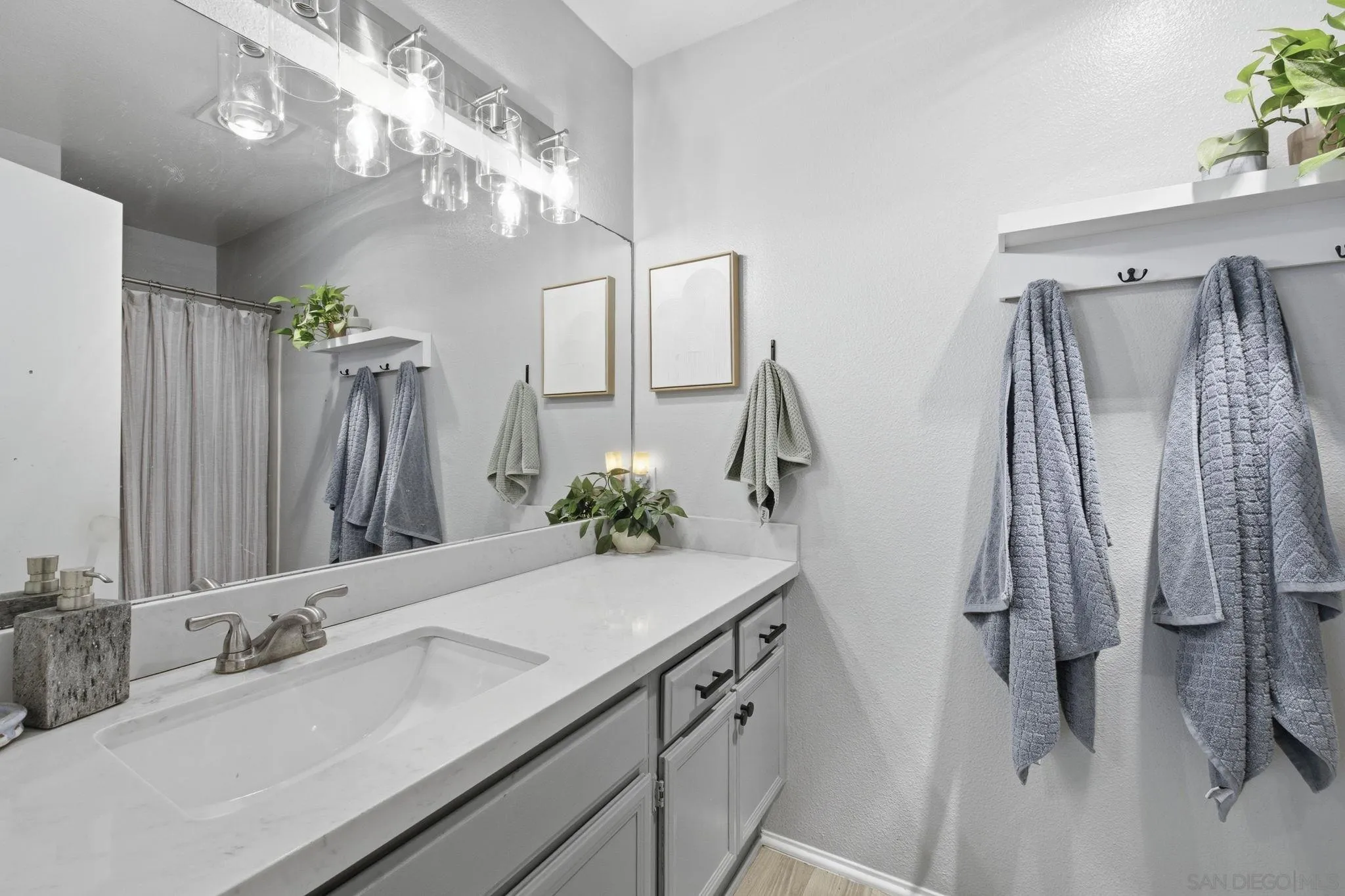 https://cdn.realtyfeed.com/cdn/127/260015157/055a7720b4f52f467e2668c91b510ae0.webp