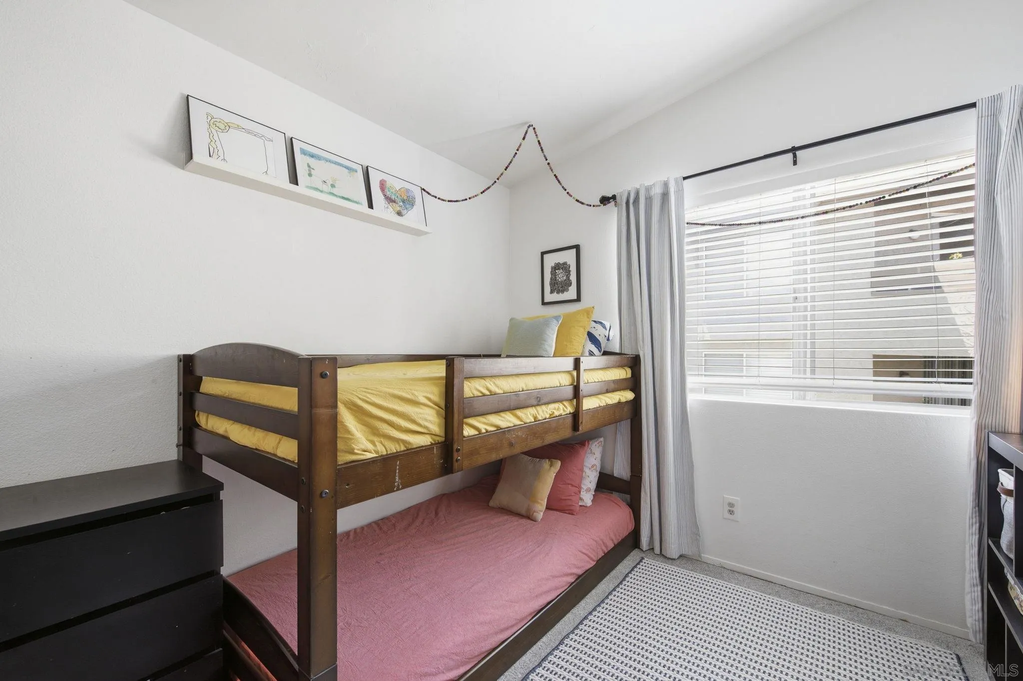 https://cdn.realtyfeed.com/cdn/127/260015157/5ccfcf8bb8eb577f7d9c45a3918fa9aa.webp