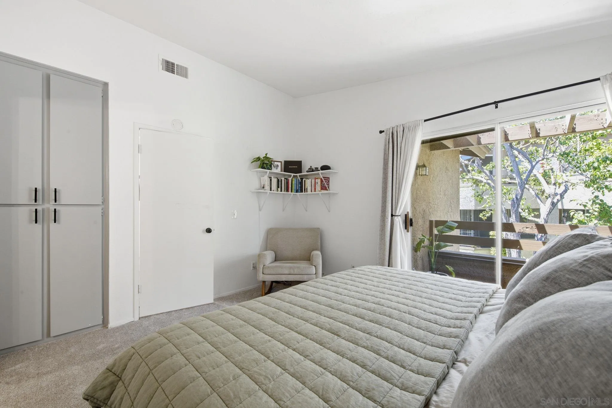 https://cdn.realtyfeed.com/cdn/127/260015157/af61ba40418dec4791523123041b7c0f.webp