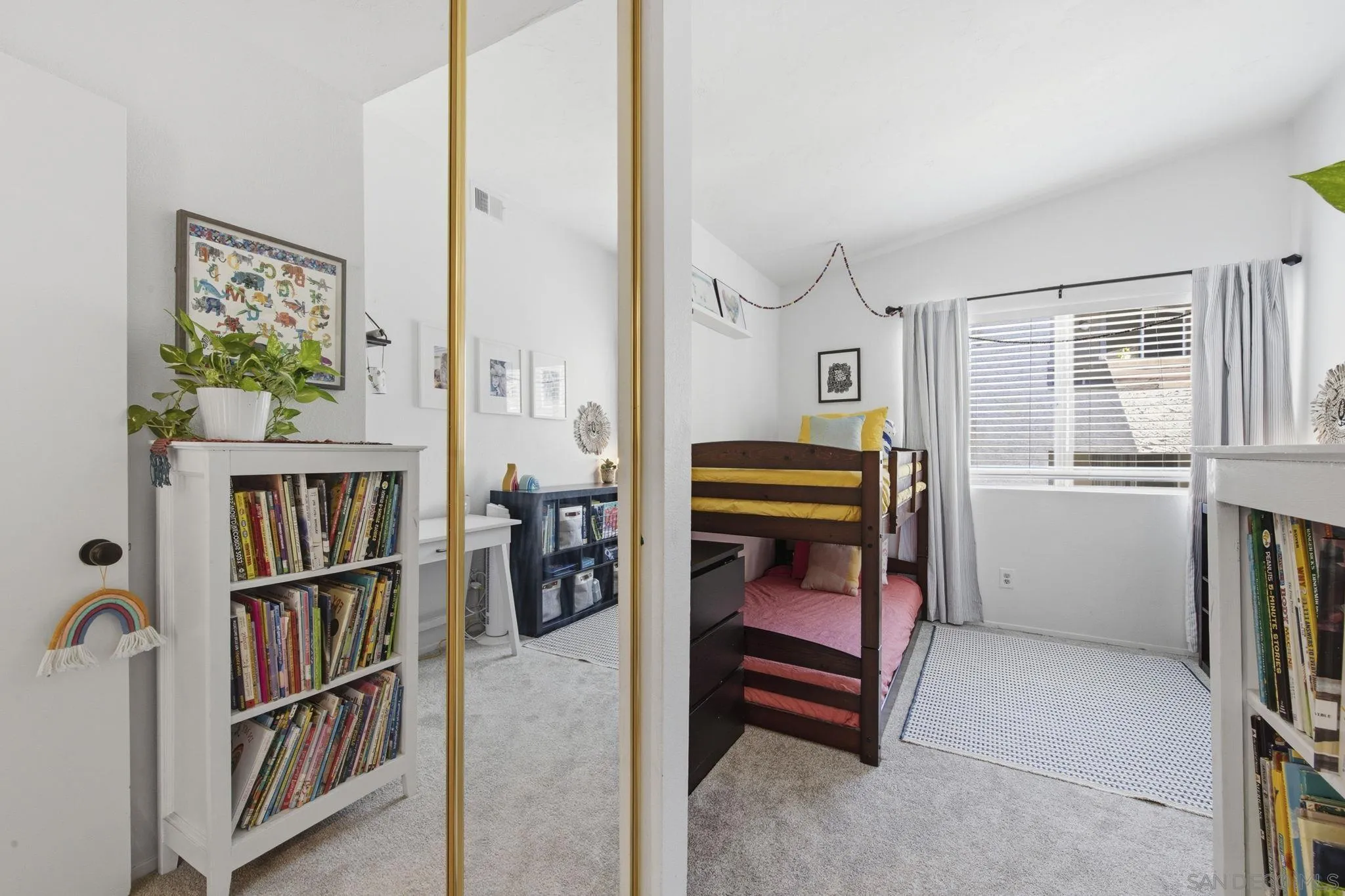 https://cdn.realtyfeed.com/cdn/127/260015157/e59d294f67d2b2a252af22f98d132400.webp