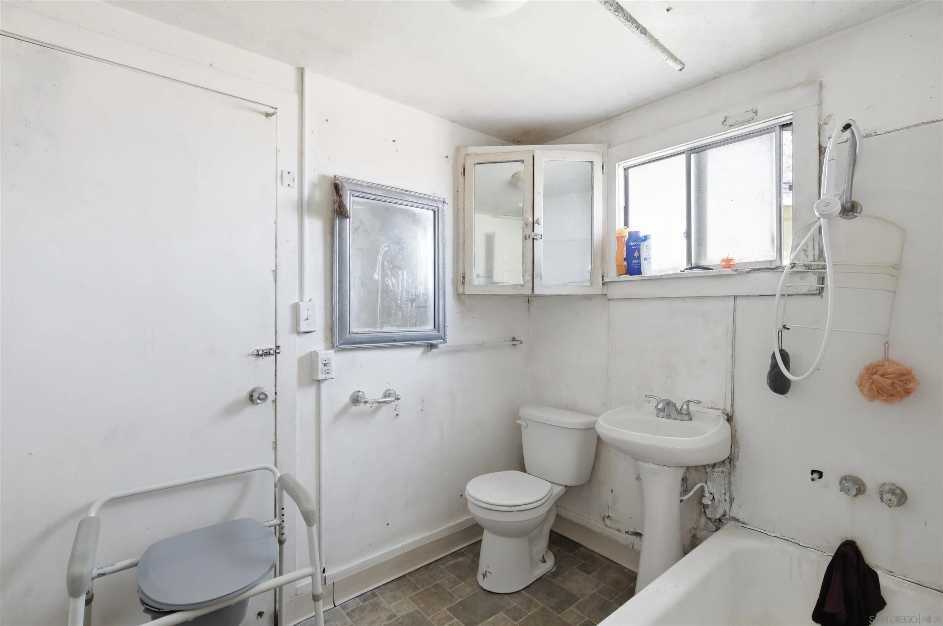 https://cdn.realtyfeed.com/cdn/127/260015158/b97ed264b674c3ae6e04f7eb85cc324f.webp