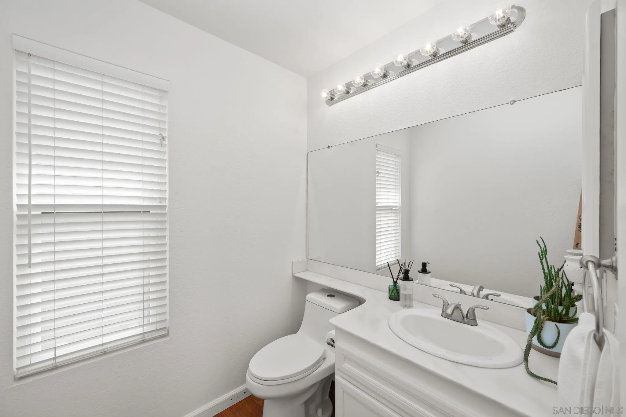 https://cdn.realtyfeed.com/cdn/127/260015159/04f2a24a66101f512a3d7abcf469611e.webp