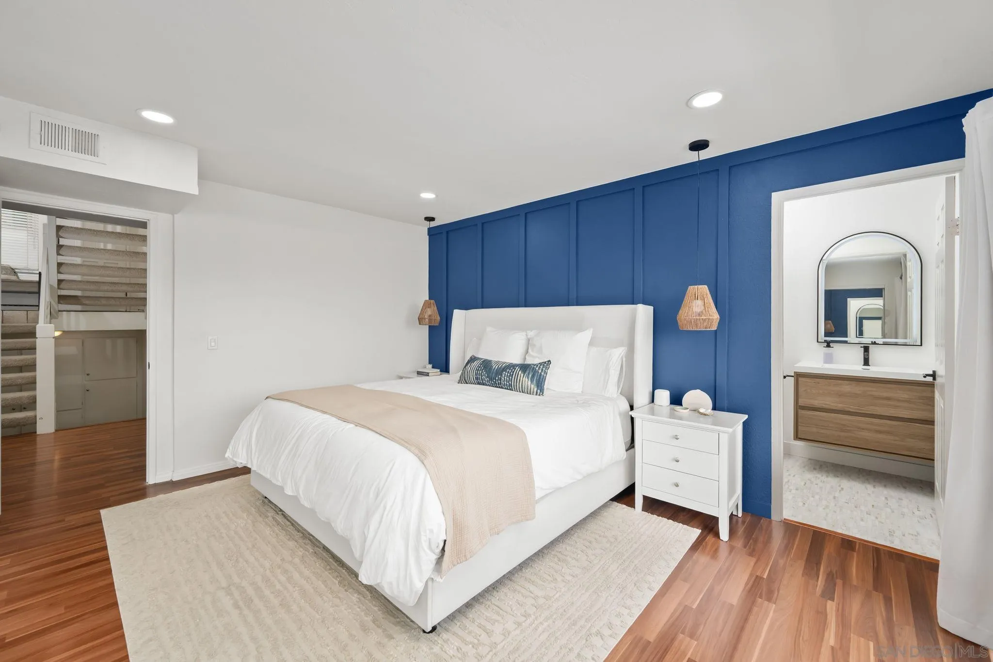 https://cdn.realtyfeed.com/cdn/127/260015159/179abf8201c2d952a3d907d21a8ba802.webp