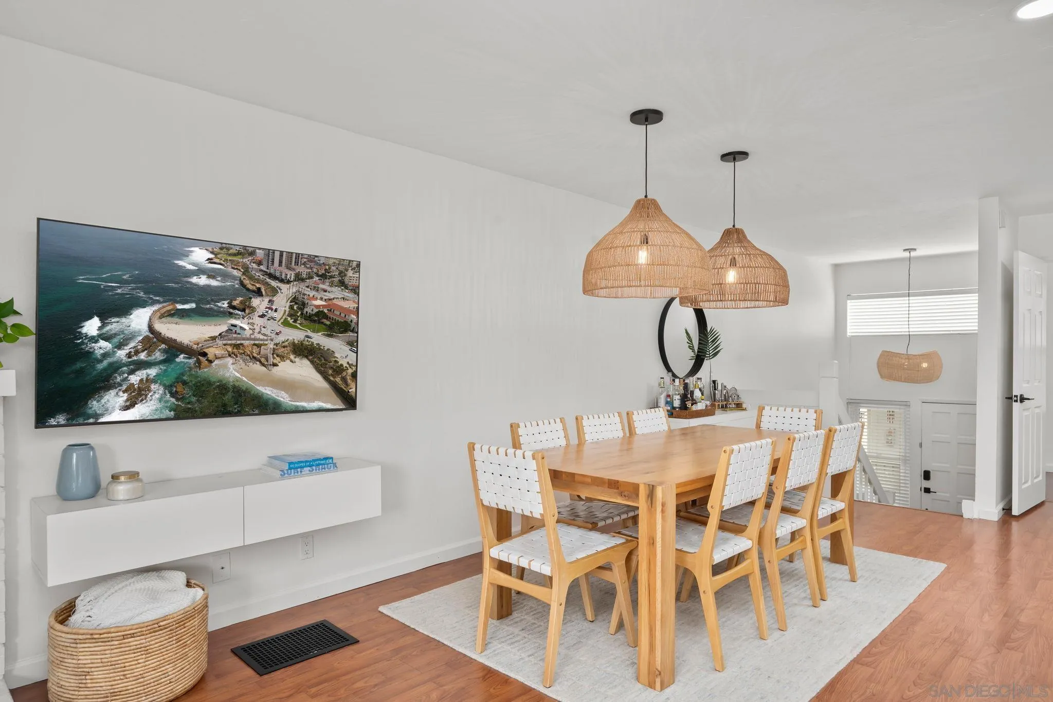https://cdn.realtyfeed.com/cdn/127/260015159/9efc70c4ce55e66589db05343f305851.webp