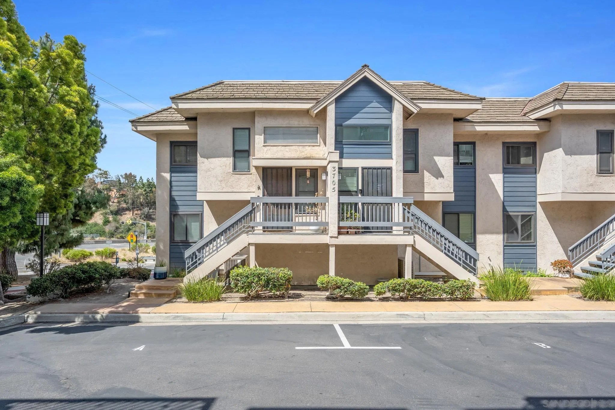 https://cdn.realtyfeed.com/cdn/127/260015159/b3f827f51586b219dc2d31d246a790de.webp