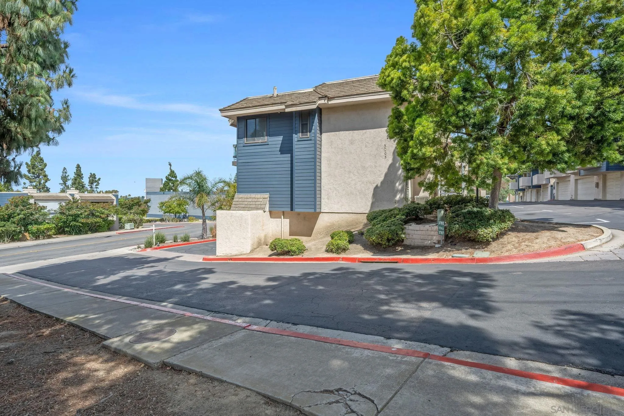 https://cdn.realtyfeed.com/cdn/127/260015159/c8a1a4abfef6e8b4fc2c1f3402a2a414.webp