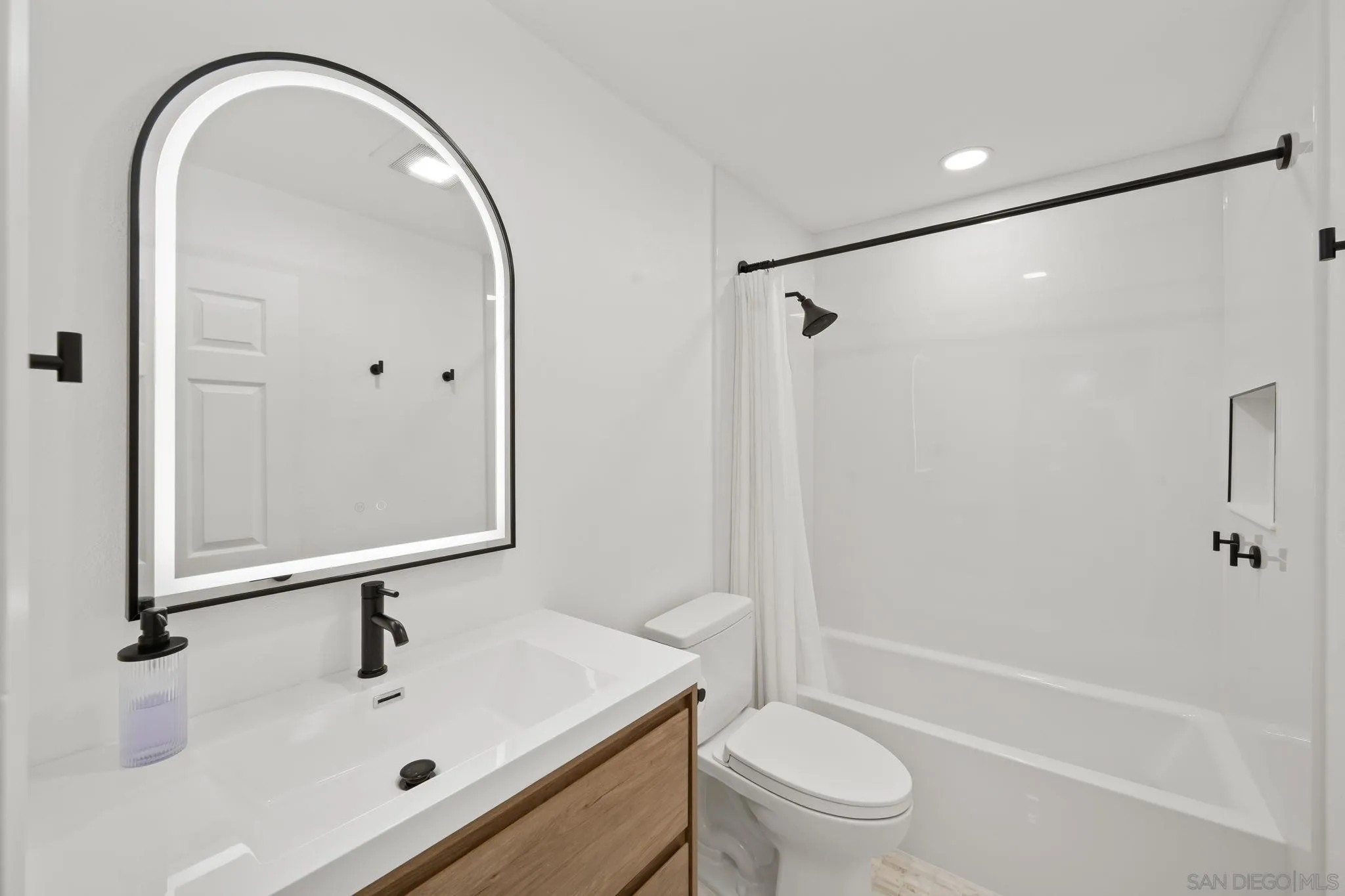https://cdn.realtyfeed.com/cdn/127/260015159/f83844d24bc385861f66f76d465664aa.webp