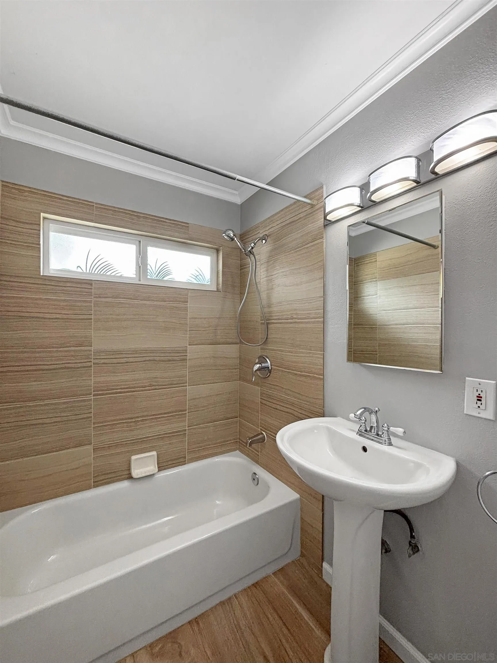 https://cdn.realtyfeed.com/cdn/127/260015186/178560f7cb12ed4aa54fe7bbcbcd06cb.webp