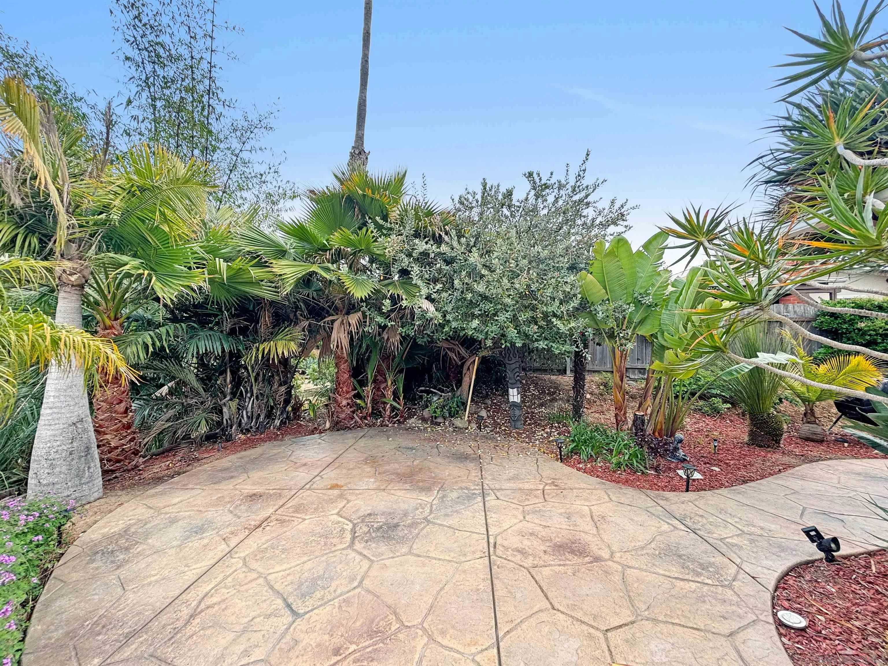 https://cdn.realtyfeed.com/cdn/127/260015186/2bf4b9a9418b17d6b01c296351b4771a.webp