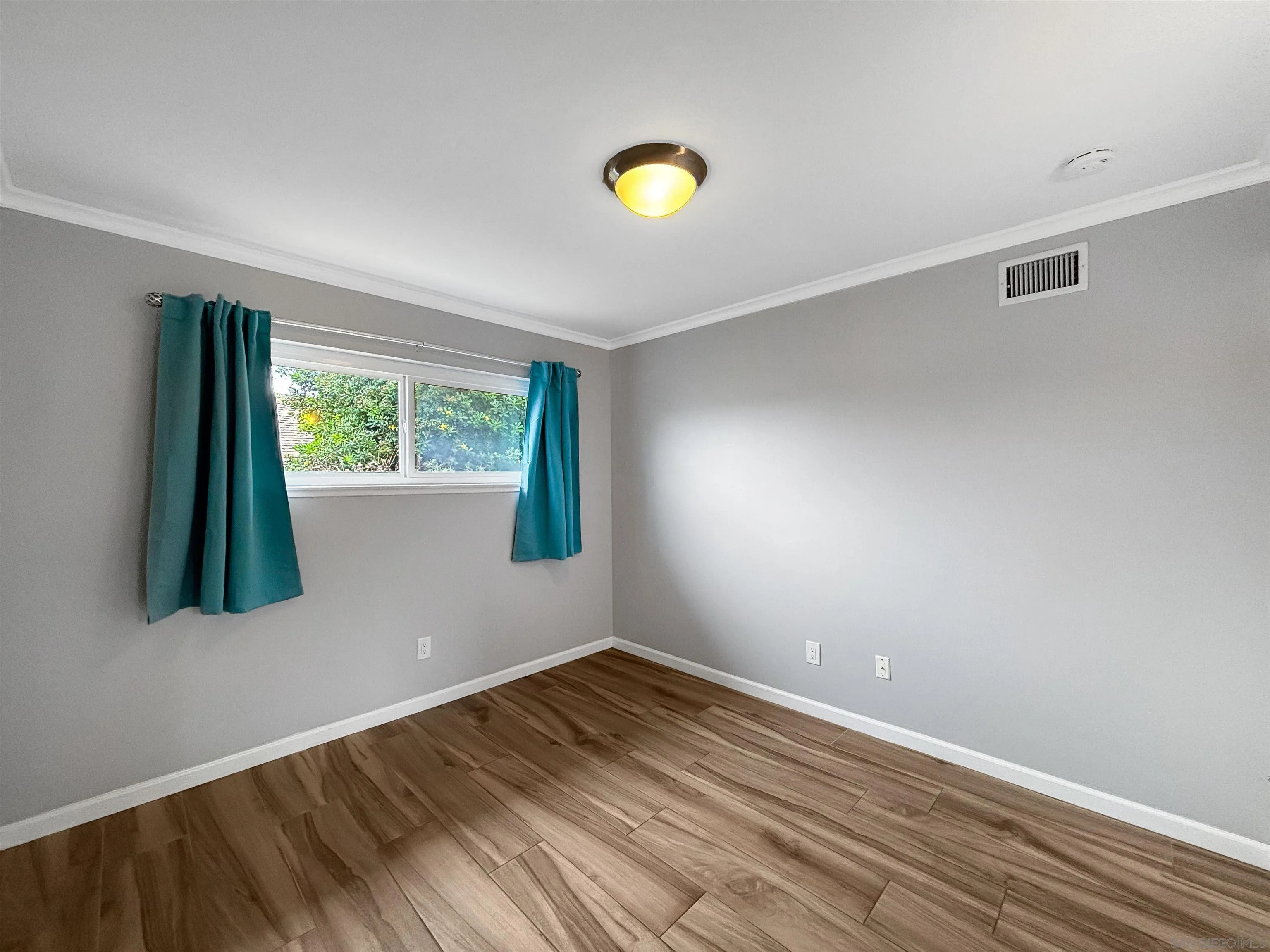 https://cdn.realtyfeed.com/cdn/127/260015186/484418cd28aec3a93d4463b59c2e0ed7.webp