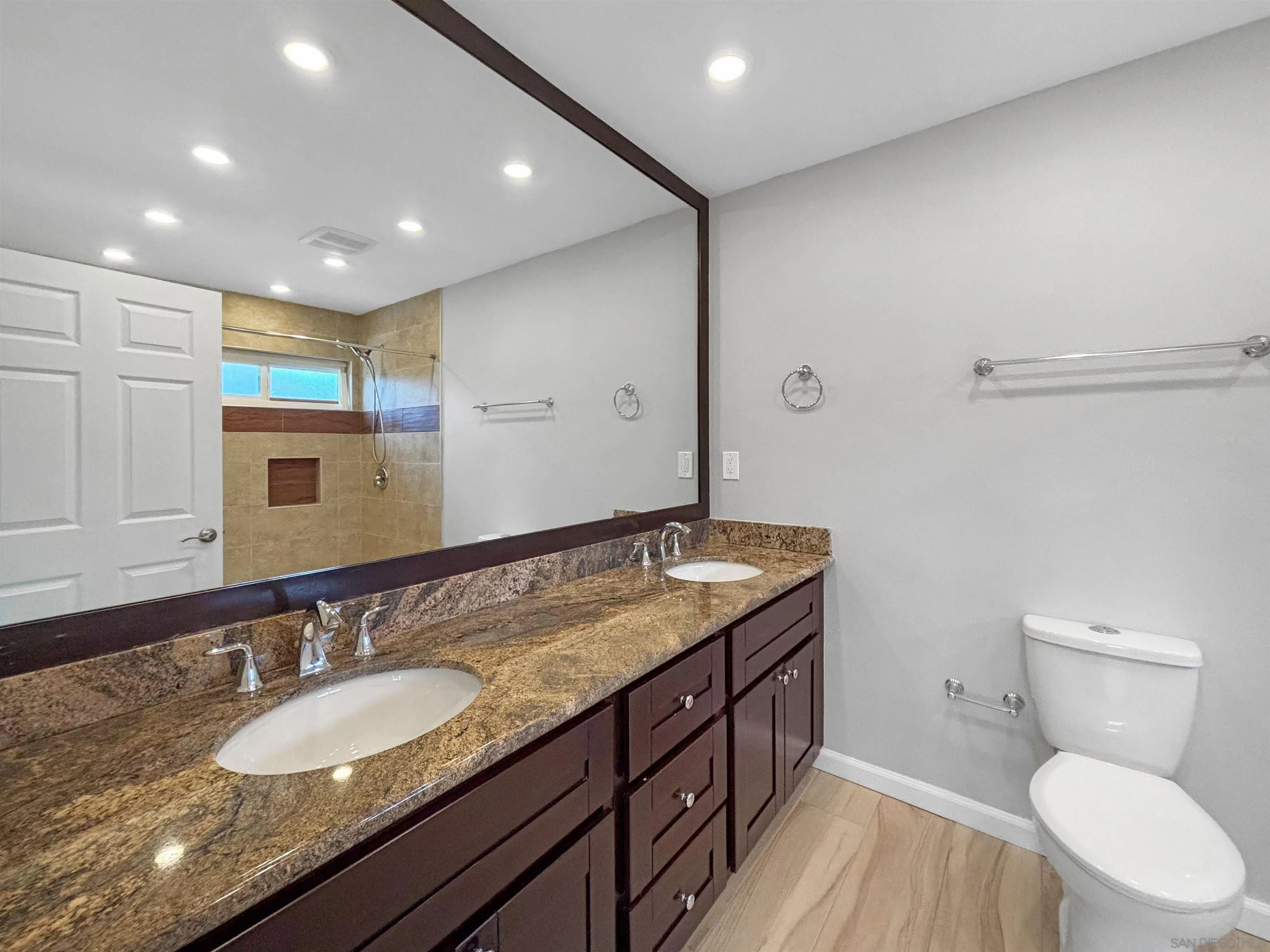https://cdn.realtyfeed.com/cdn/127/260015186/593107e9eae1be8bd59e08c598ed84f2.webp