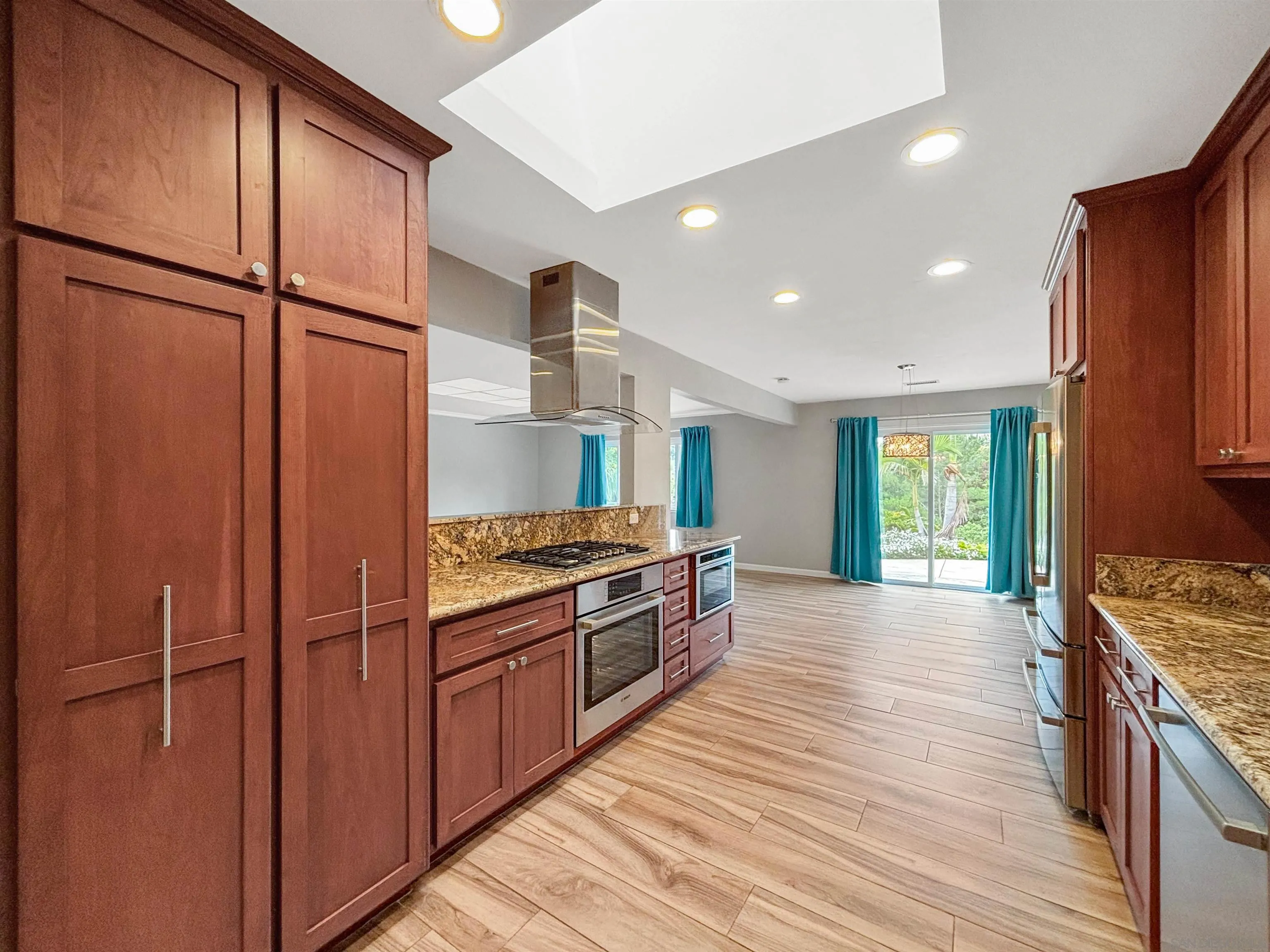 https://cdn.realtyfeed.com/cdn/127/260015186/89fef97b4e42cb213550fe6b4da94928.webp