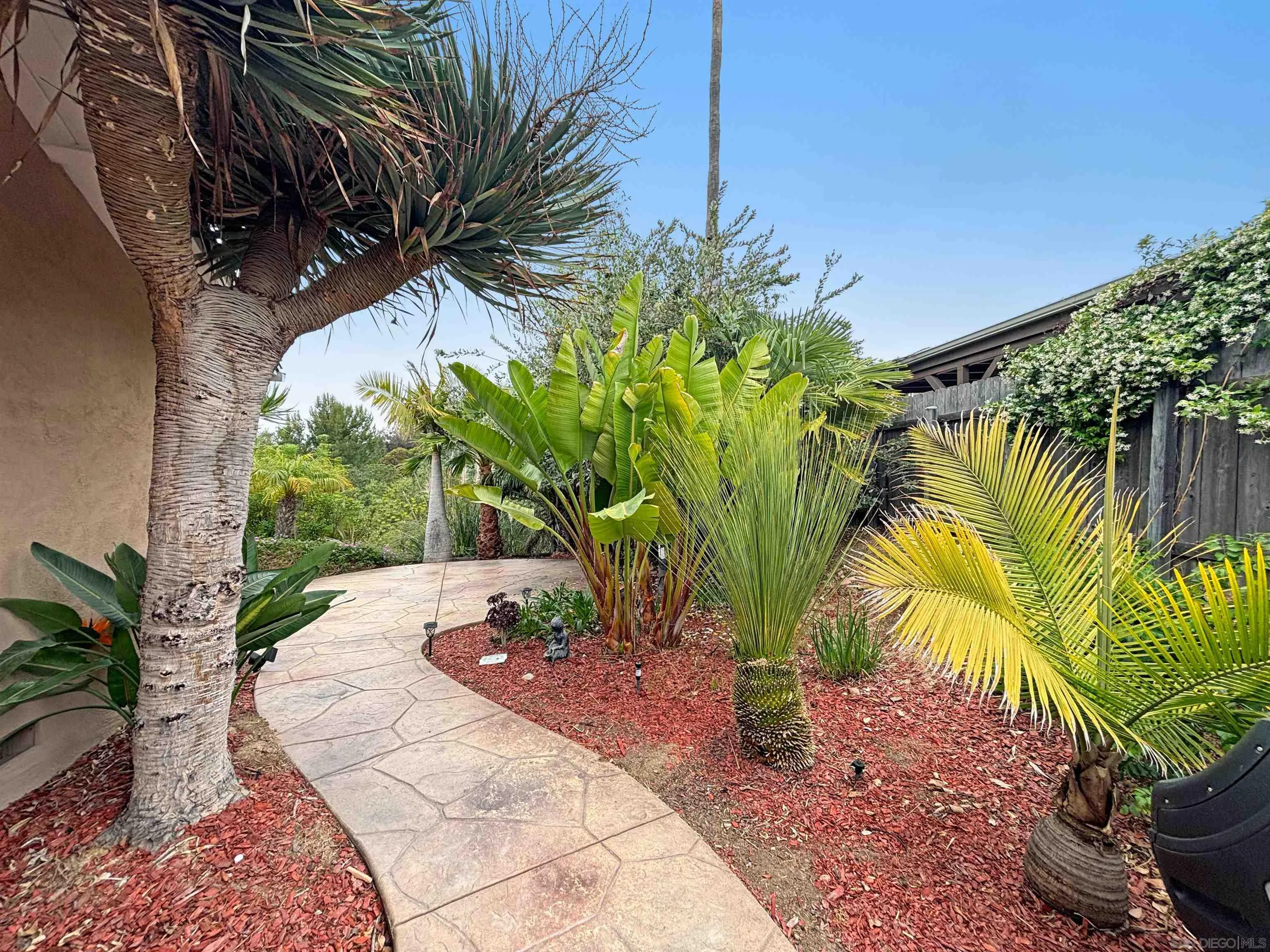 https://cdn.realtyfeed.com/cdn/127/260015186/8e88f6986fce7a51bd9cdd96332bb557.webp
