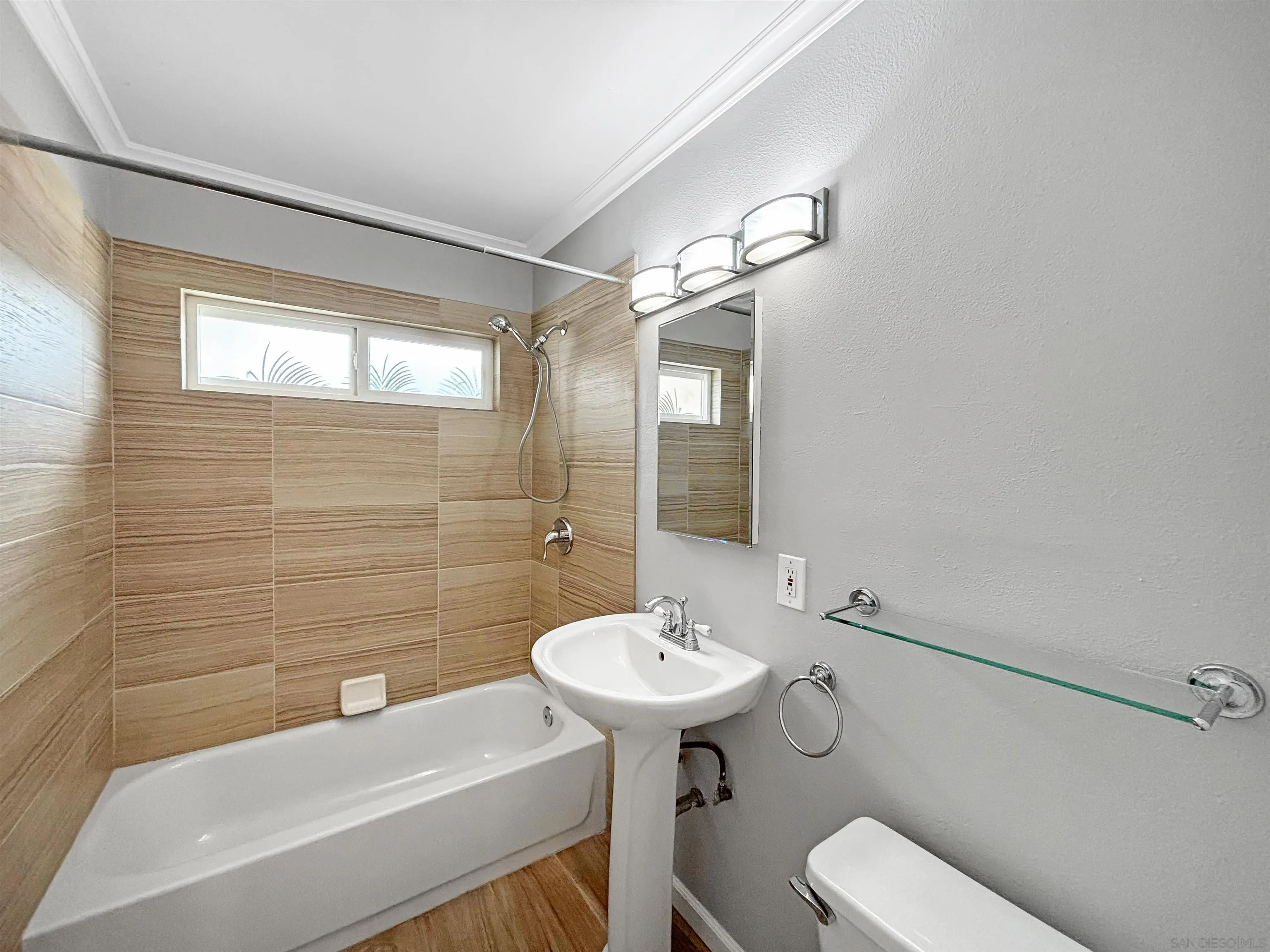 https://cdn.realtyfeed.com/cdn/127/260015186/b98b5b3fb8485719cb7639964912ff4d.webp