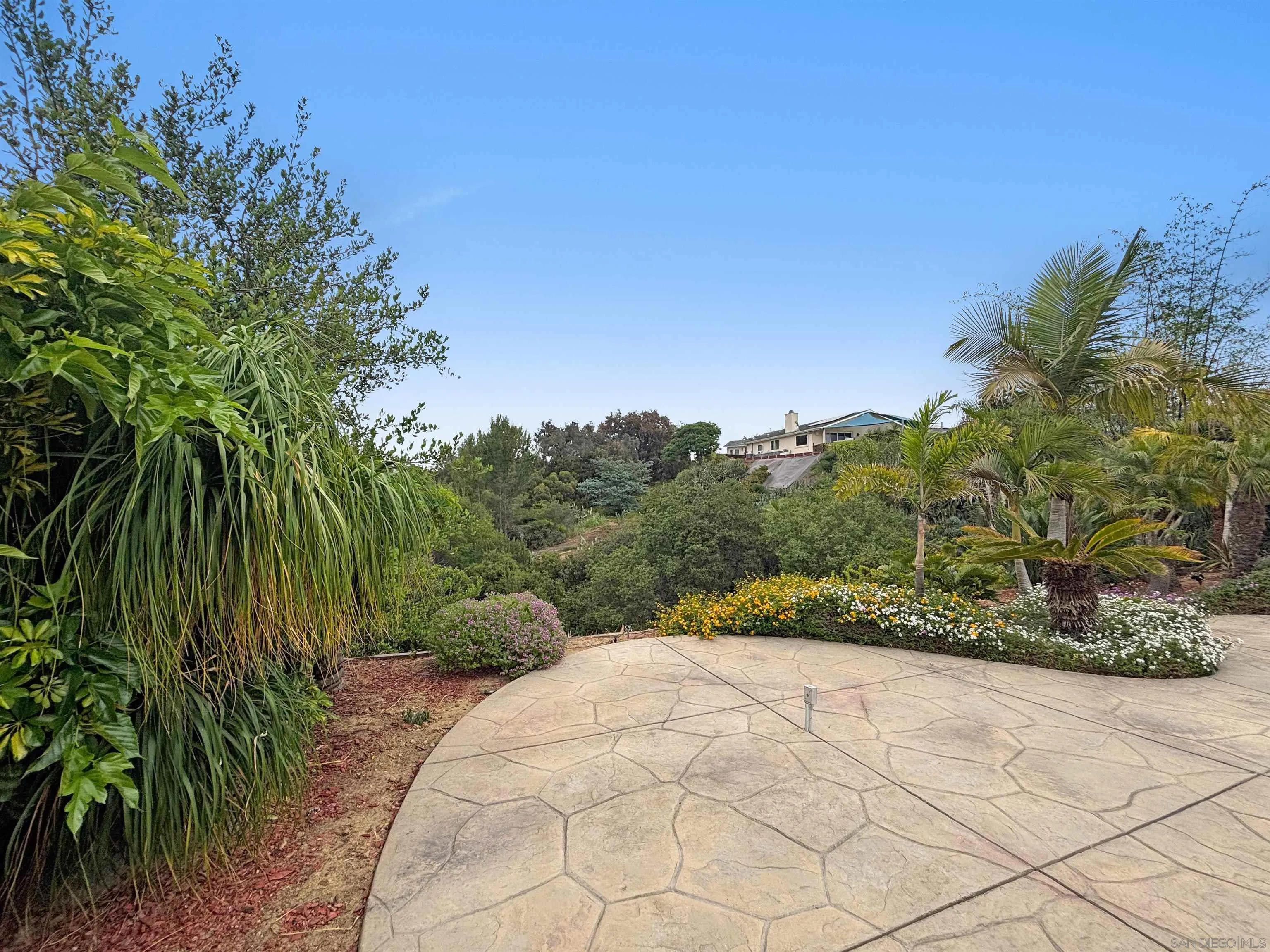 https://cdn.realtyfeed.com/cdn/127/260015186/f824e8b45d0f8b429efde172b8718a79.webp