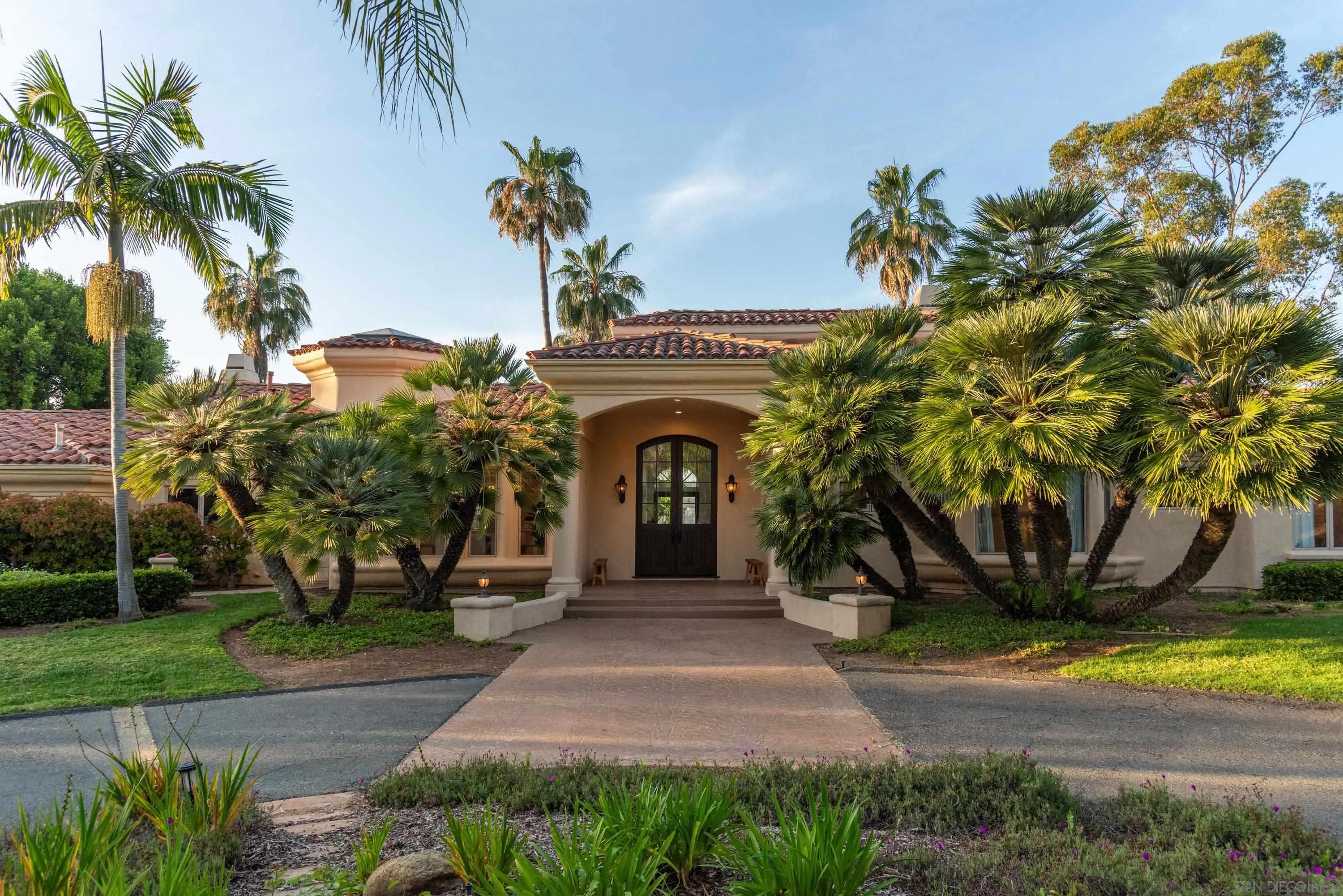 https://cdn.realtyfeed.com/cdn/127/260015189/d935a9ad5f97d4afb3a91c8f7eb000ac.webp
