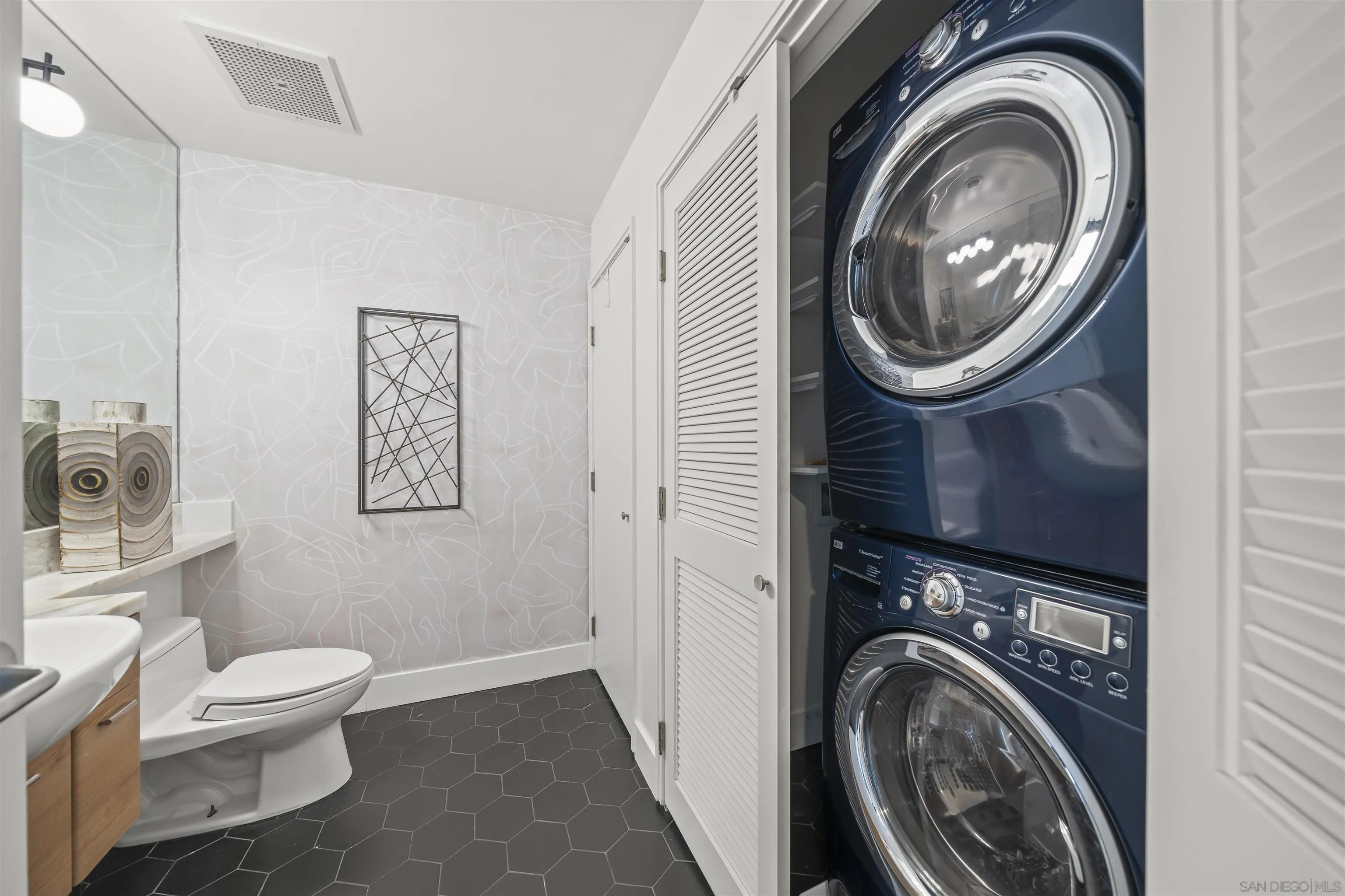 https://cdn.realtyfeed.com/cdn/127/260015190/013b02e1e56b85d50ac05d0e3b07f72a.webp