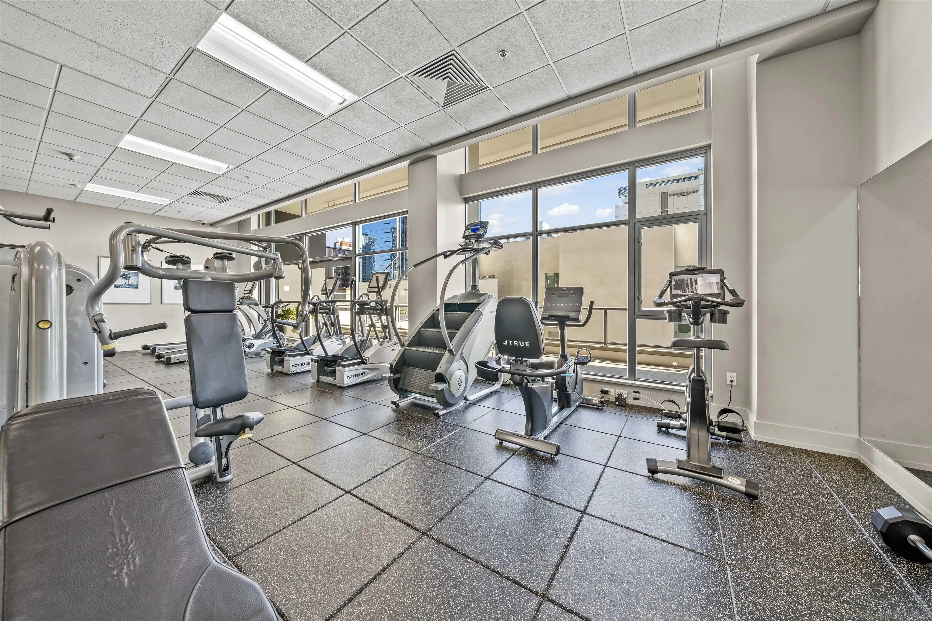 https://cdn.realtyfeed.com/cdn/127/260015190/18a373c51b4340bce80f01cd50fa36e7.webp