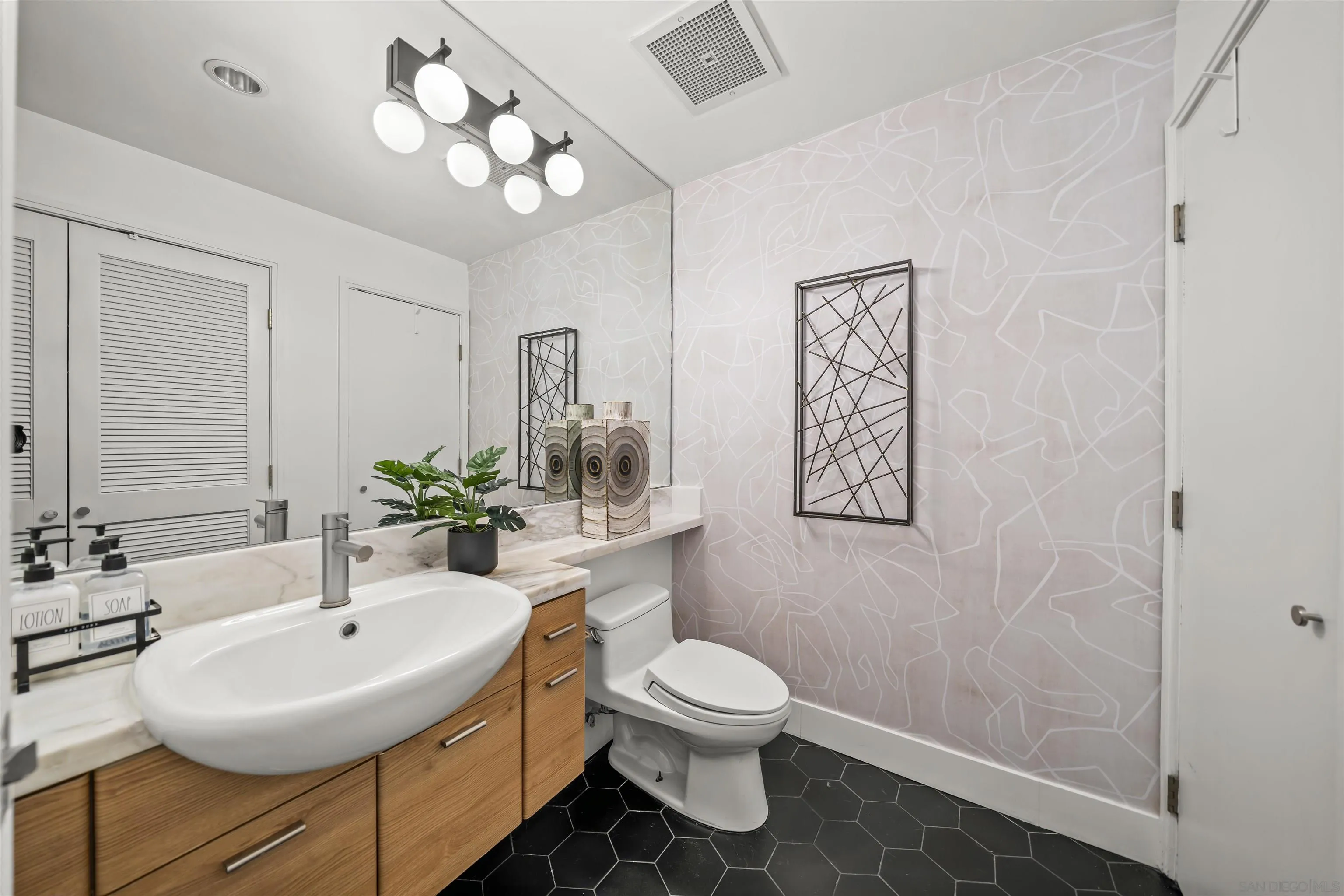 https://cdn.realtyfeed.com/cdn/127/260015190/1f9f24fc2989677f702d957124274628.webp