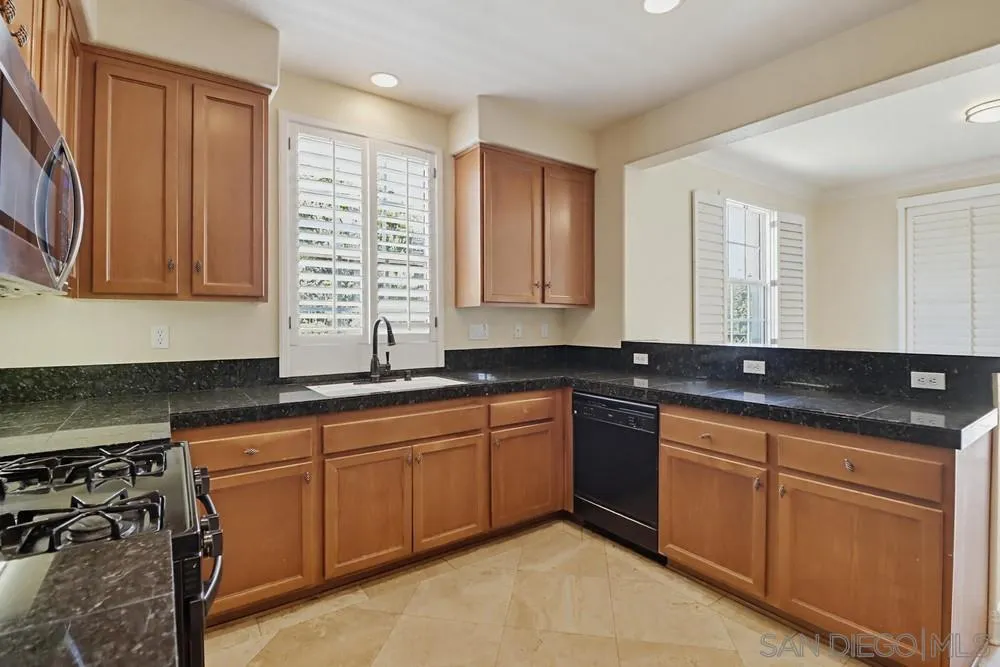 https://cdn.realtyfeed.com/cdn/127/260015192/0c7bcb0c8c914cc454b883202f0aa7f3.webp