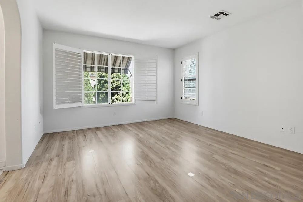 https://cdn.realtyfeed.com/cdn/127/260015192/1377ad9a51dcac7cd74a75786c125d88.webp