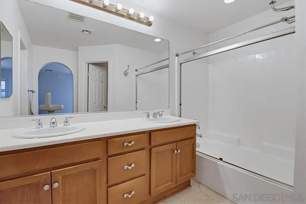 https://cdn.realtyfeed.com/cdn/127/260015192/2a455e2832eb886c39cbbd82a7bbbb96.webp