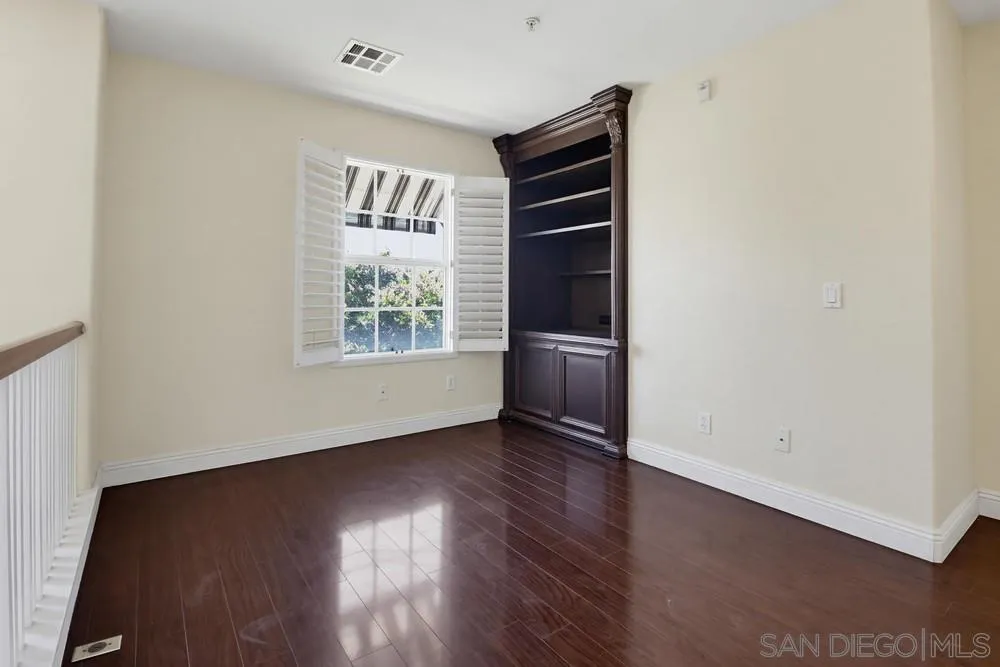 https://cdn.realtyfeed.com/cdn/127/260015192/6912d3f00acafc950b52e9b76e55bd0d.webp