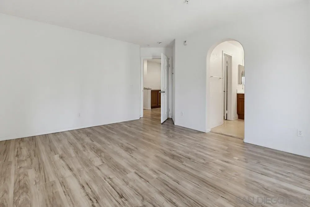 https://cdn.realtyfeed.com/cdn/127/260015192/8f2de5899b69475f82cfa0c8dbdcce9e.webp