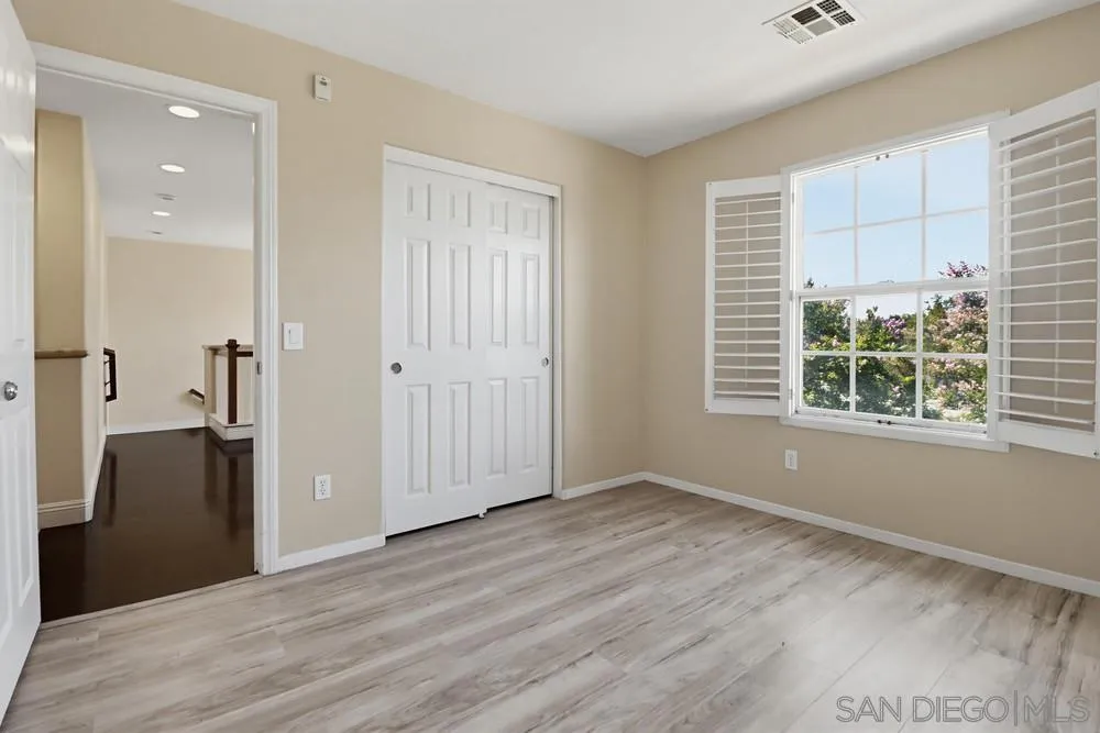 https://cdn.realtyfeed.com/cdn/127/260015192/937e80e878ed9ff8e157829edc2178c2.webp