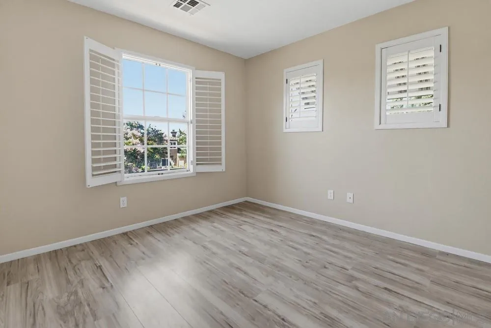https://cdn.realtyfeed.com/cdn/127/260015192/b8d545d82d93552bb482f1b3127155c2.webp