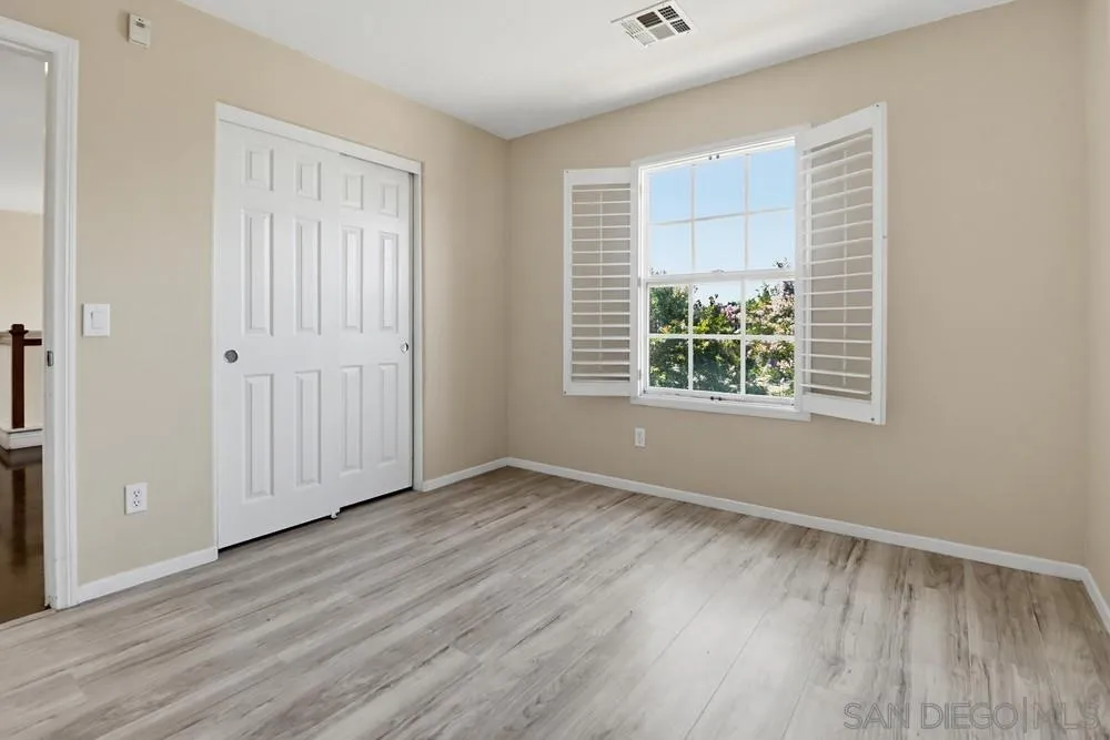 https://cdn.realtyfeed.com/cdn/127/260015192/e6c5f5da7c74e707cb4b5c7d3b6d0cc6.webp