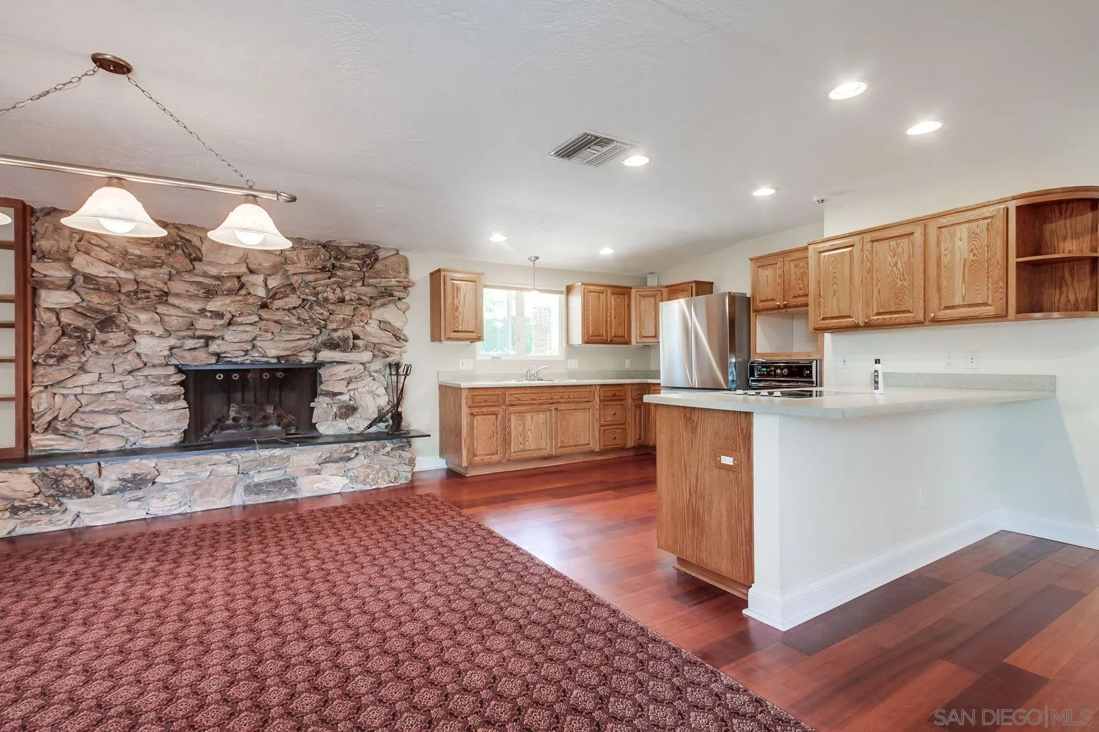 https://cdn.realtyfeed.com/cdn/127/260015193/03029efb7069abd77c0e7cae71045f7b.webp