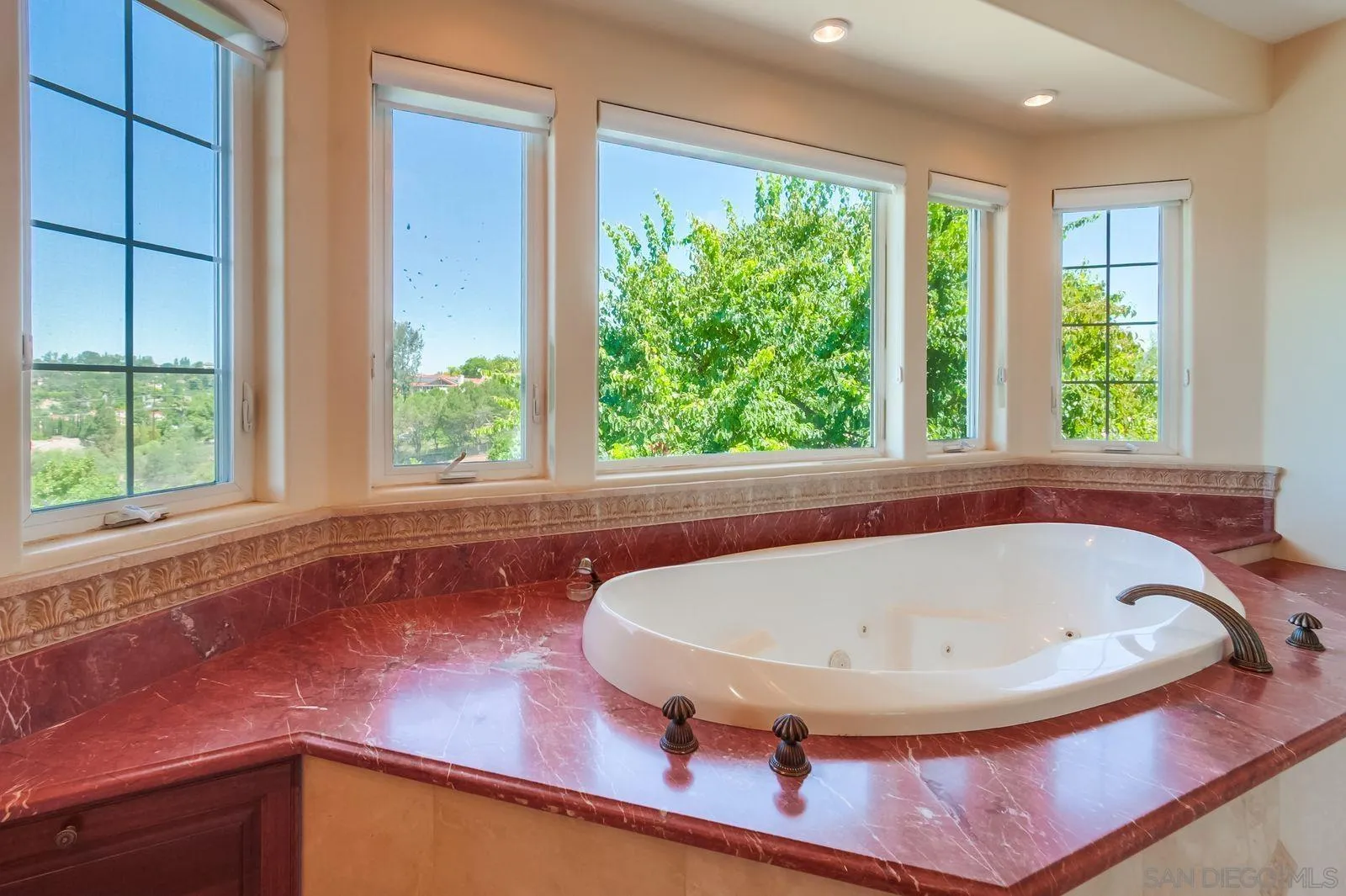 https://cdn.realtyfeed.com/cdn/127/260015193/0b7876e413ccea5e9a3fc23558a1eca9.webp
