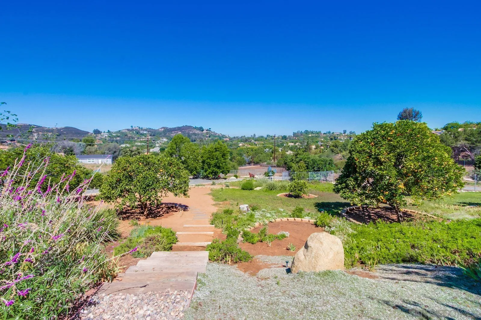 https://cdn.realtyfeed.com/cdn/127/260015193/43ac5d31c65c17ee7677ac1c3bedfb13.webp