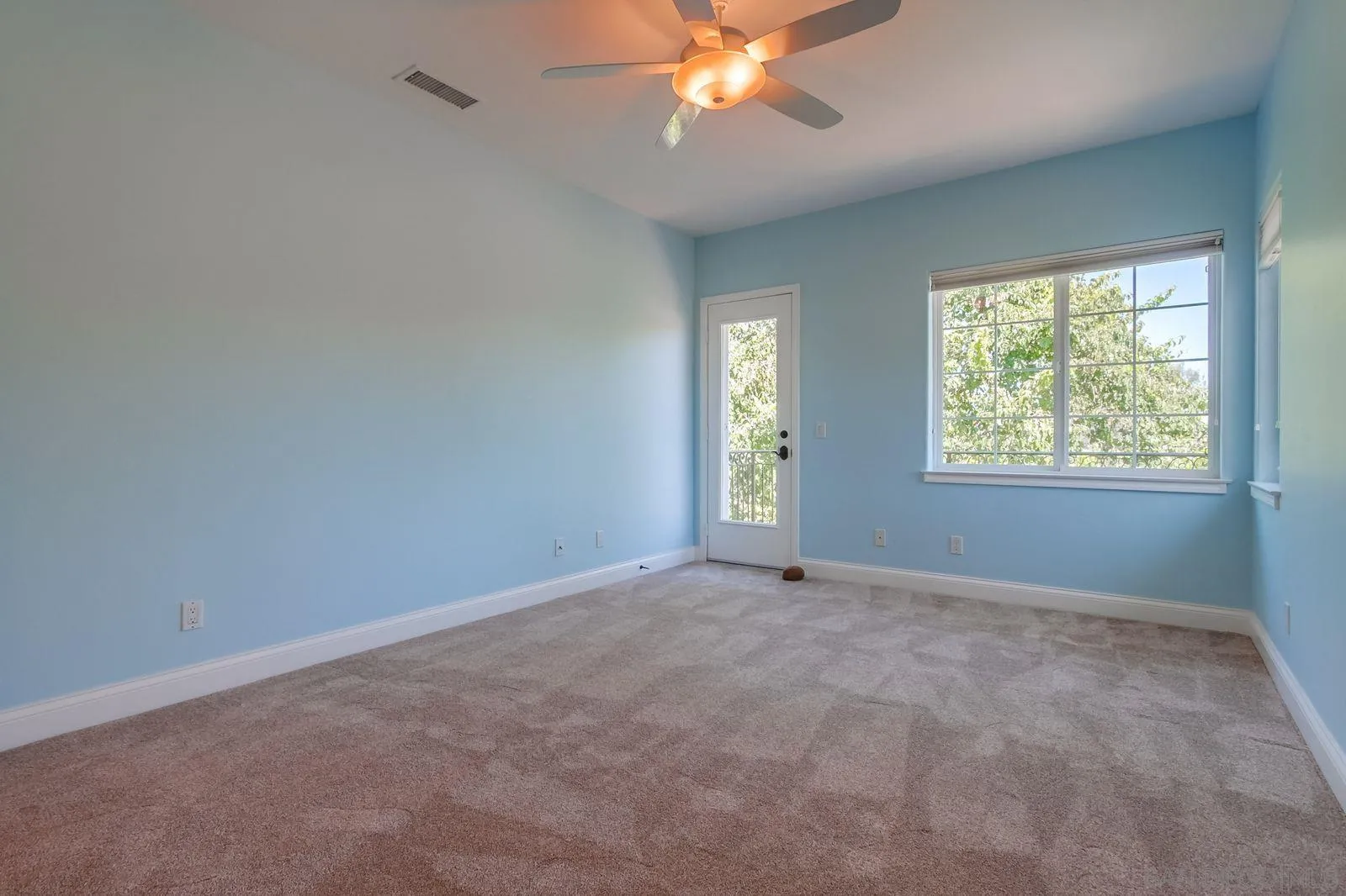 https://cdn.realtyfeed.com/cdn/127/260015193/587b31bd85aaca8dd7e96bafd28d4204.webp