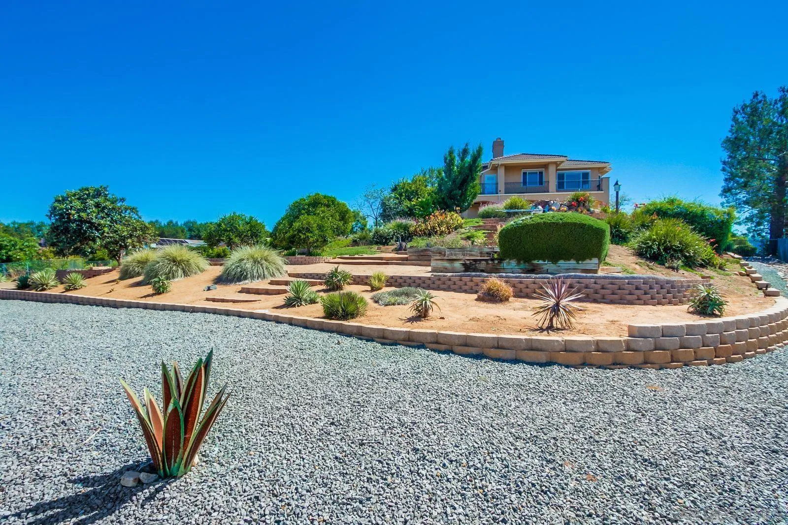 https://cdn.realtyfeed.com/cdn/127/260015193/8e313d376eb79a4d892742ec5b366d09.webp