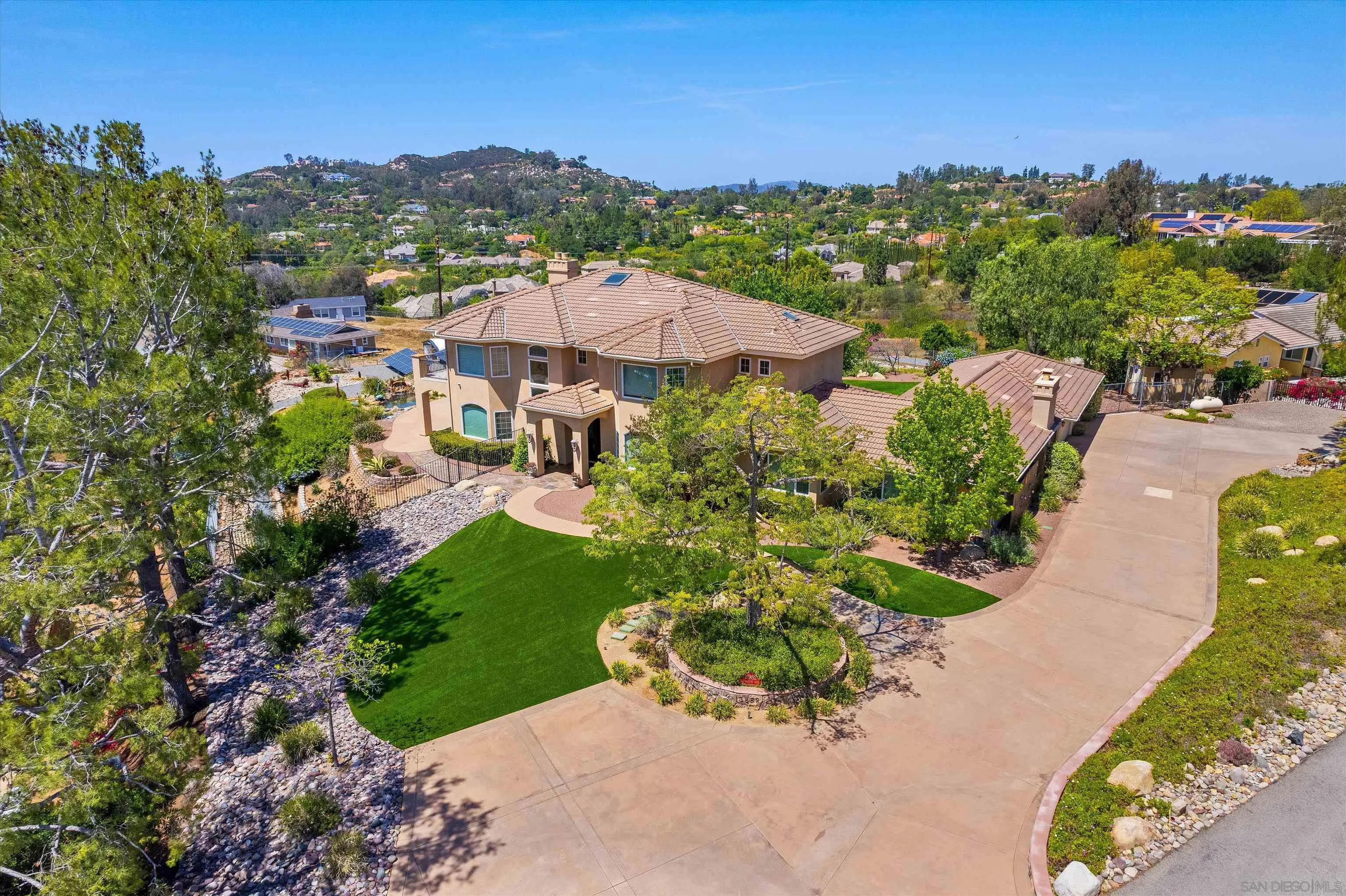 https://cdn.realtyfeed.com/cdn/127/260015193/f33e4cc0c5c47cb0aaffbb672b3b5ed3.webp