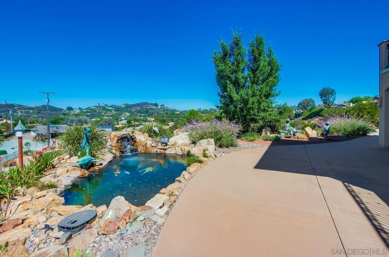 https://cdn.realtyfeed.com/cdn/127/260015193/f64fb8177e24b0b9ced1d6d3c9ace8f6.webp