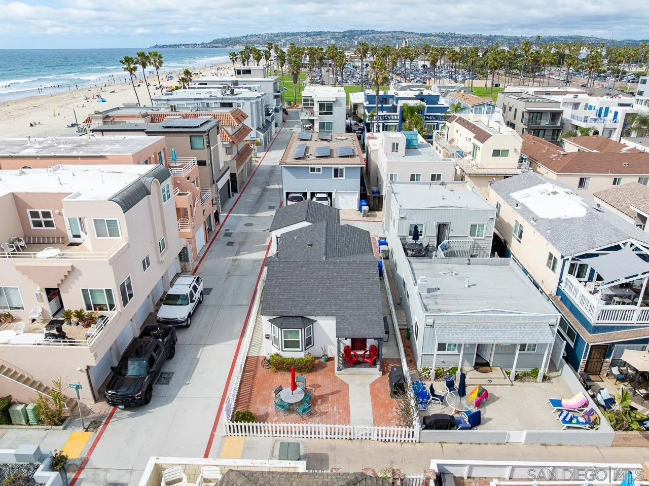 https://cdn.realtyfeed.com/cdn/127/260015199/1b45383766127a30aec85664fe5f0d1d.webp