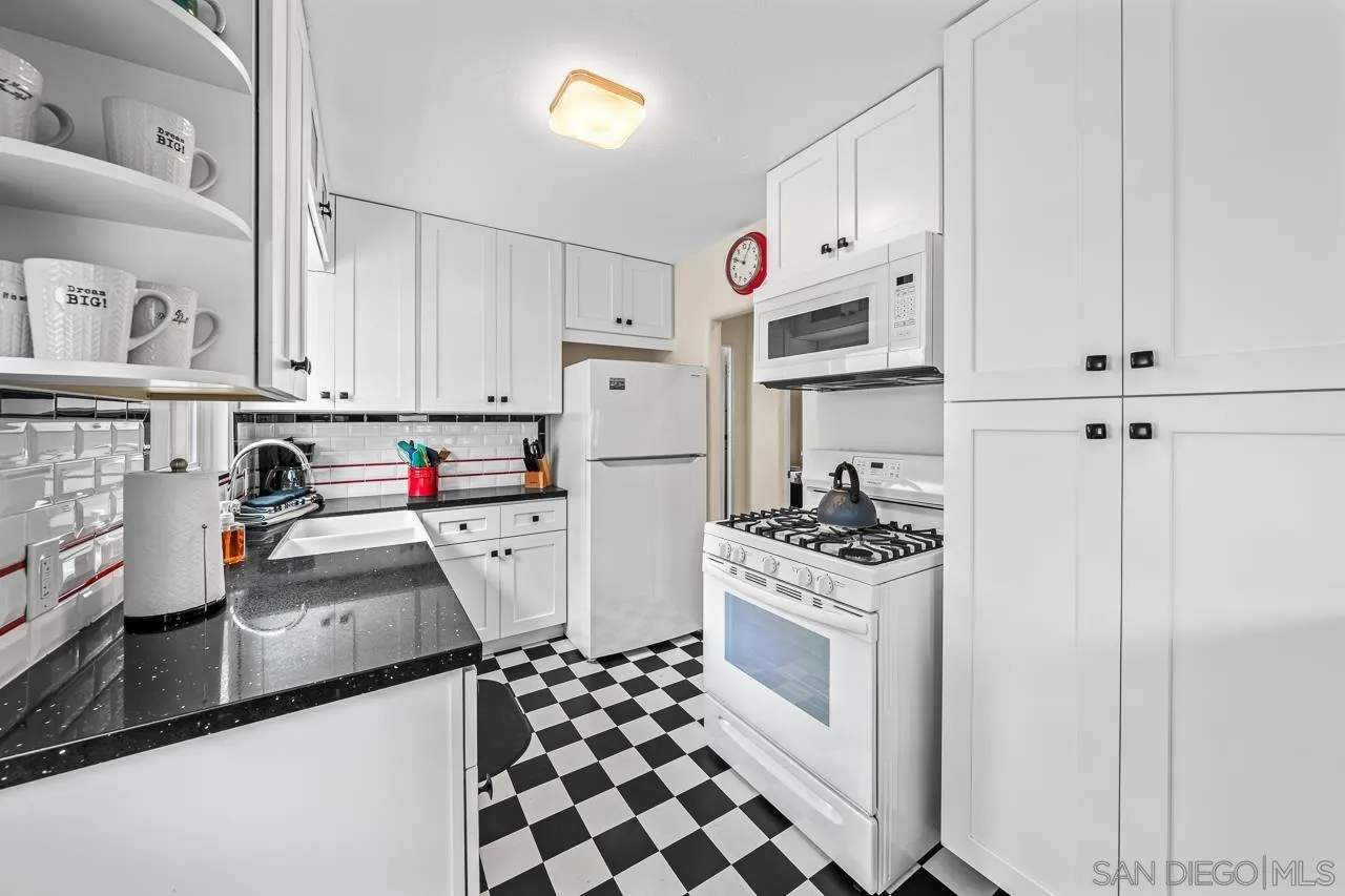 https://cdn.realtyfeed.com/cdn/127/260015199/83bfabb3f85b9775f5e04cd9480efbe3.webp