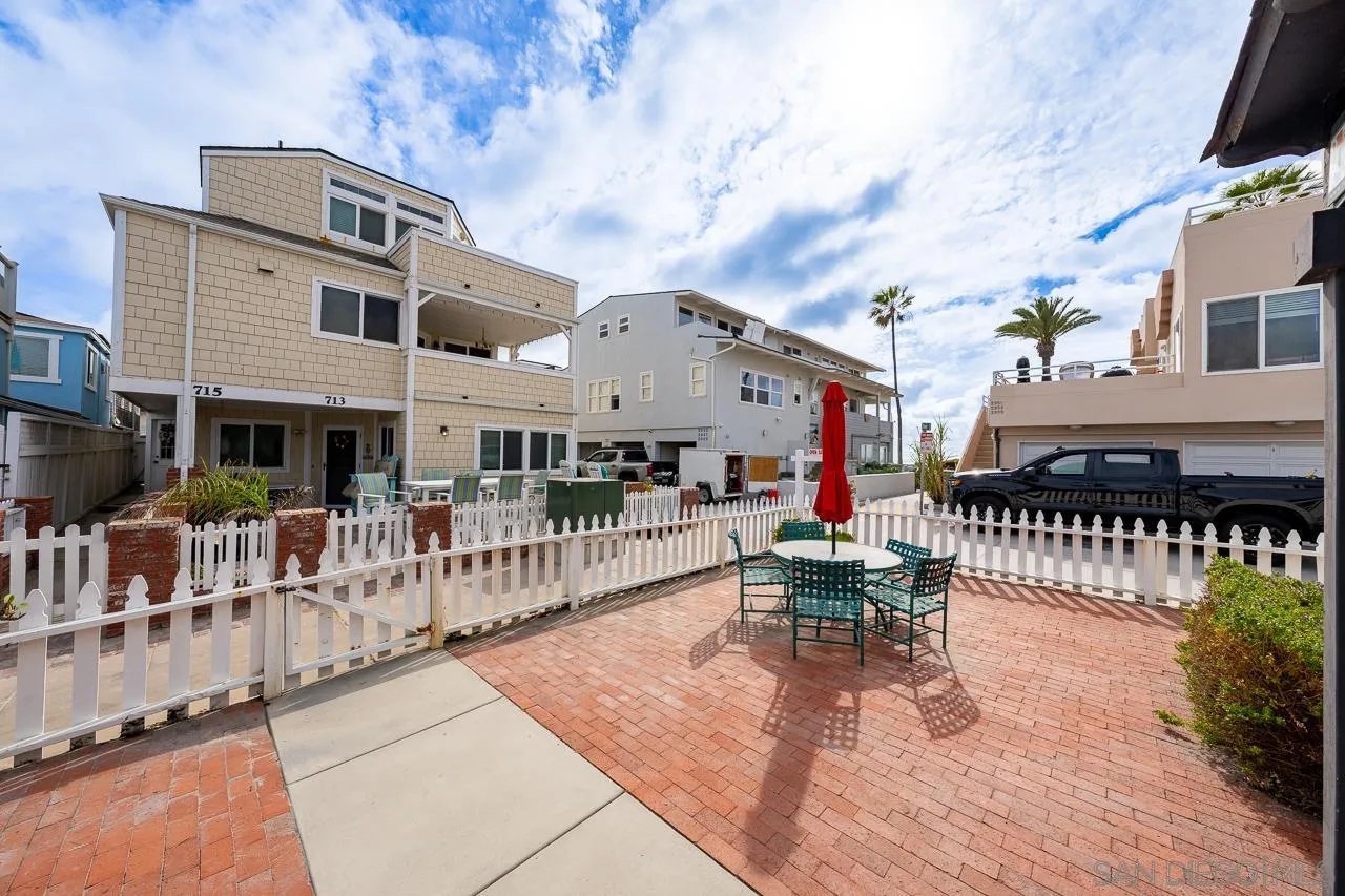 https://cdn.realtyfeed.com/cdn/127/260015199/83d0c6b0e14ac71420682238289aae40.webp