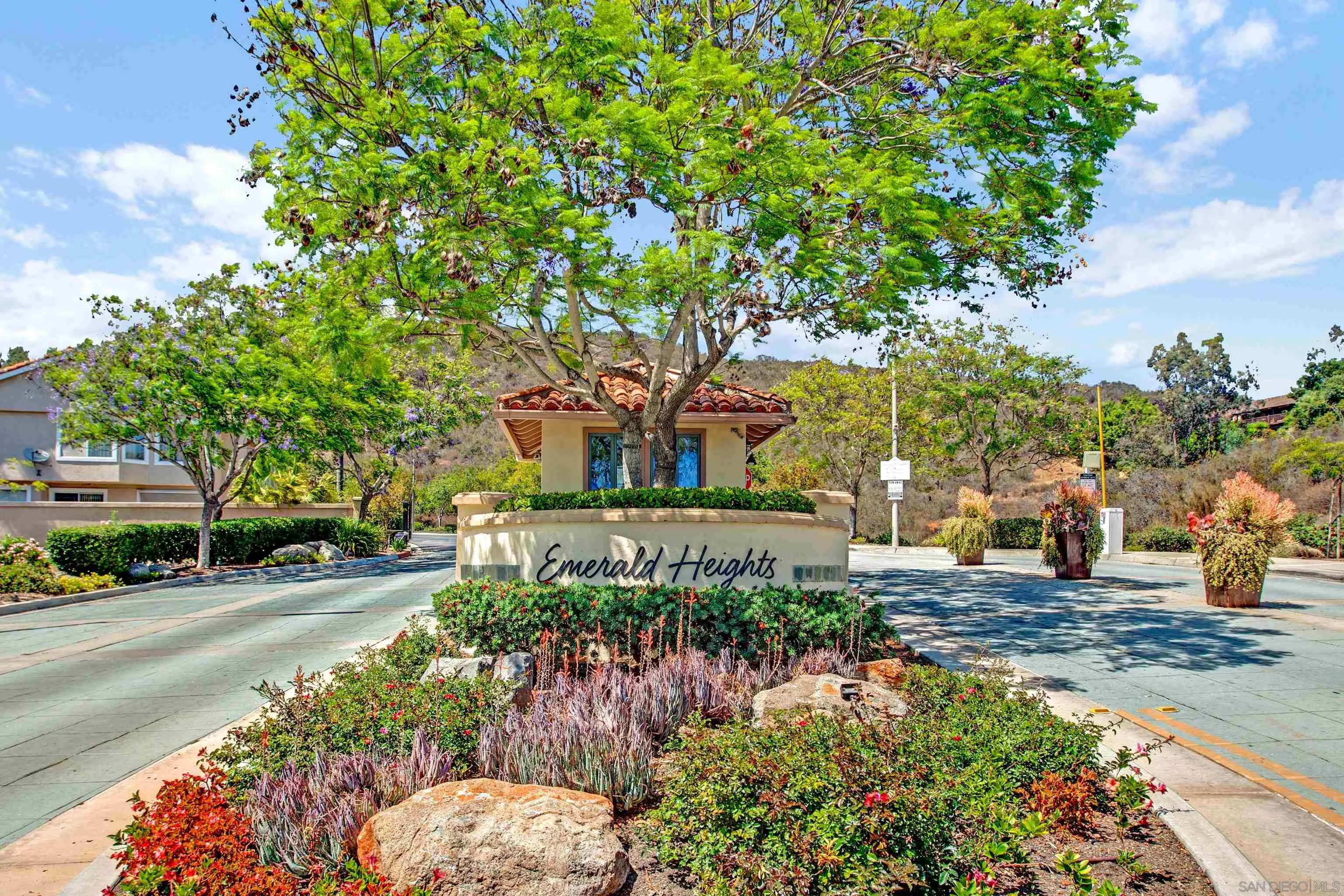 https://cdn.realtyfeed.com/cdn/127/260015200/02f162cf4a63e684bdf7e7daaaeff505.webp
