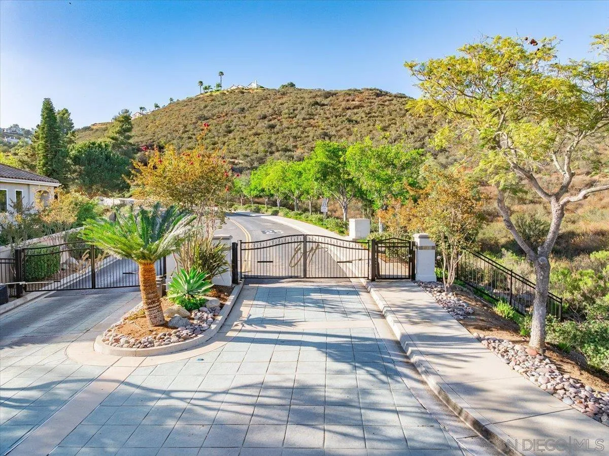 https://cdn.realtyfeed.com/cdn/127/260015200/063fe62aff3c1bcc14146d2587a88556.webp