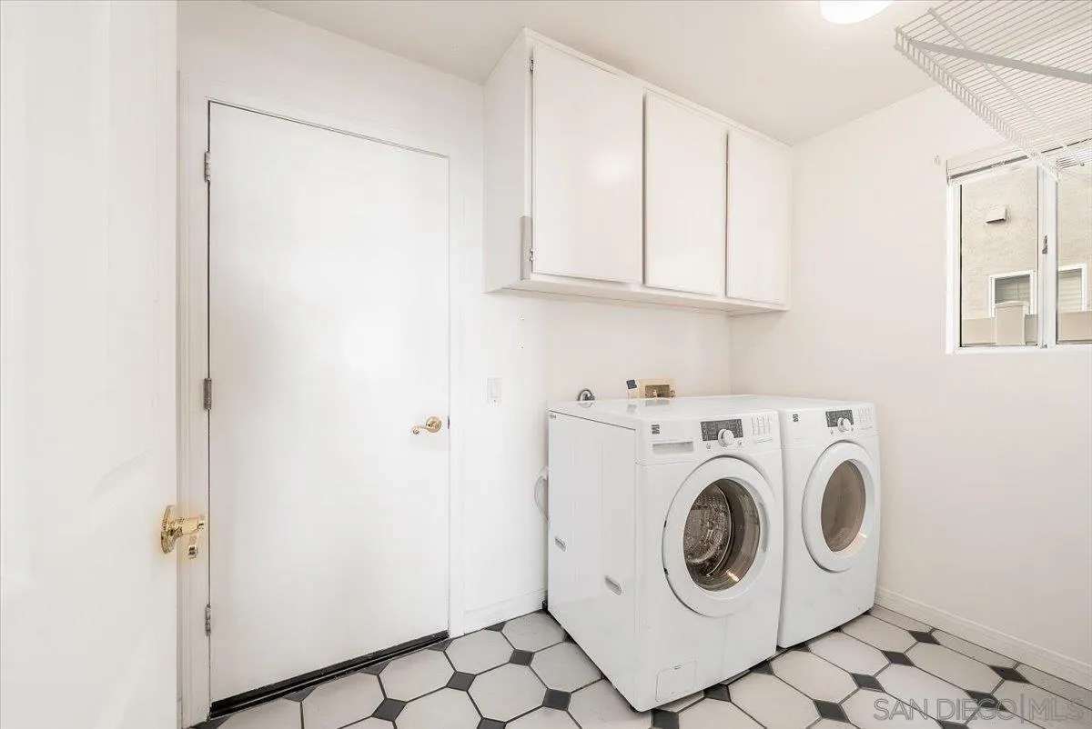 https://cdn.realtyfeed.com/cdn/127/260015200/0c916b08b36a069e254aa836322270d4.webp